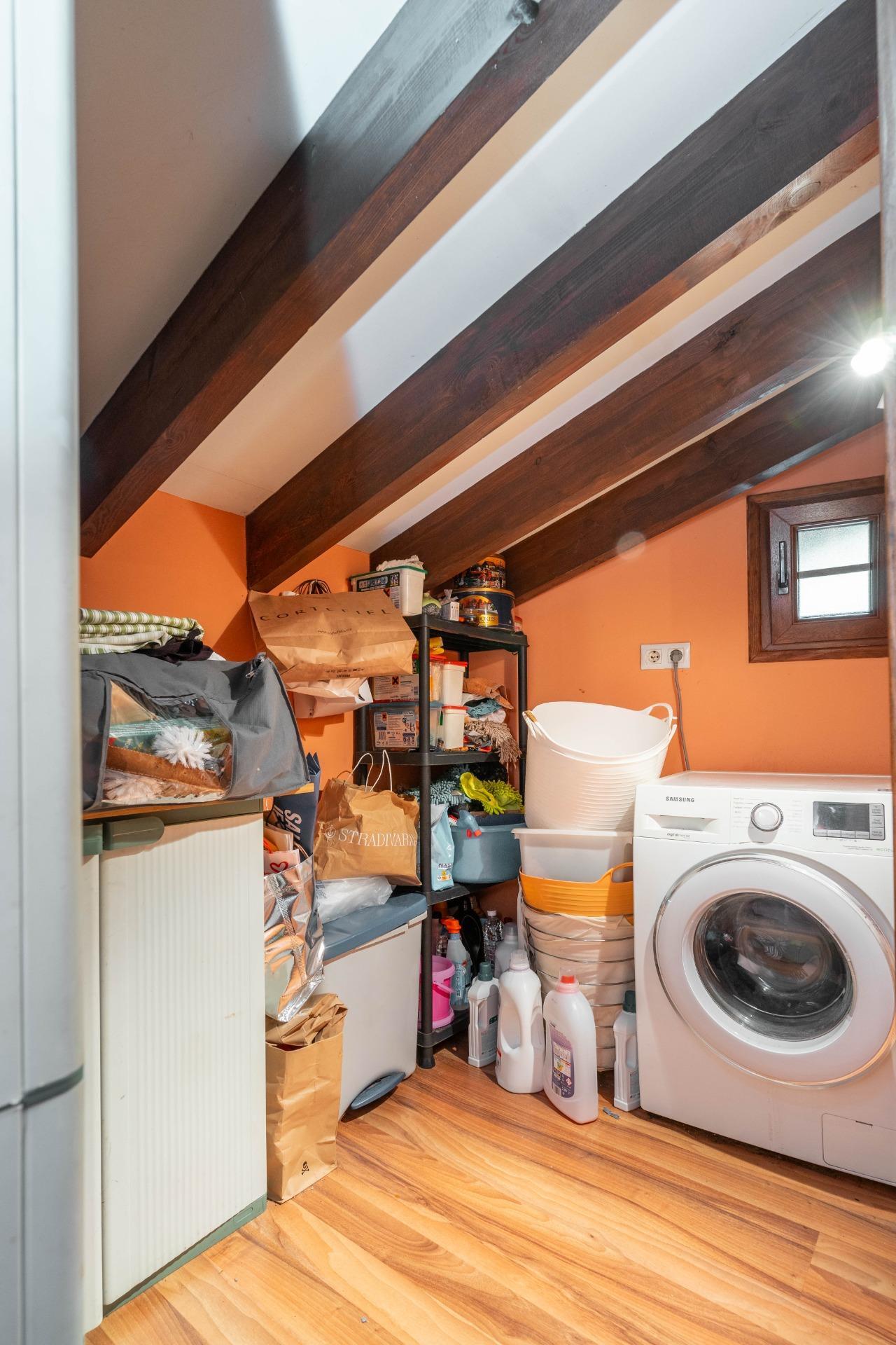 CASA Y RESTAURANTE EN VENTA EN CALEAO (CASO)