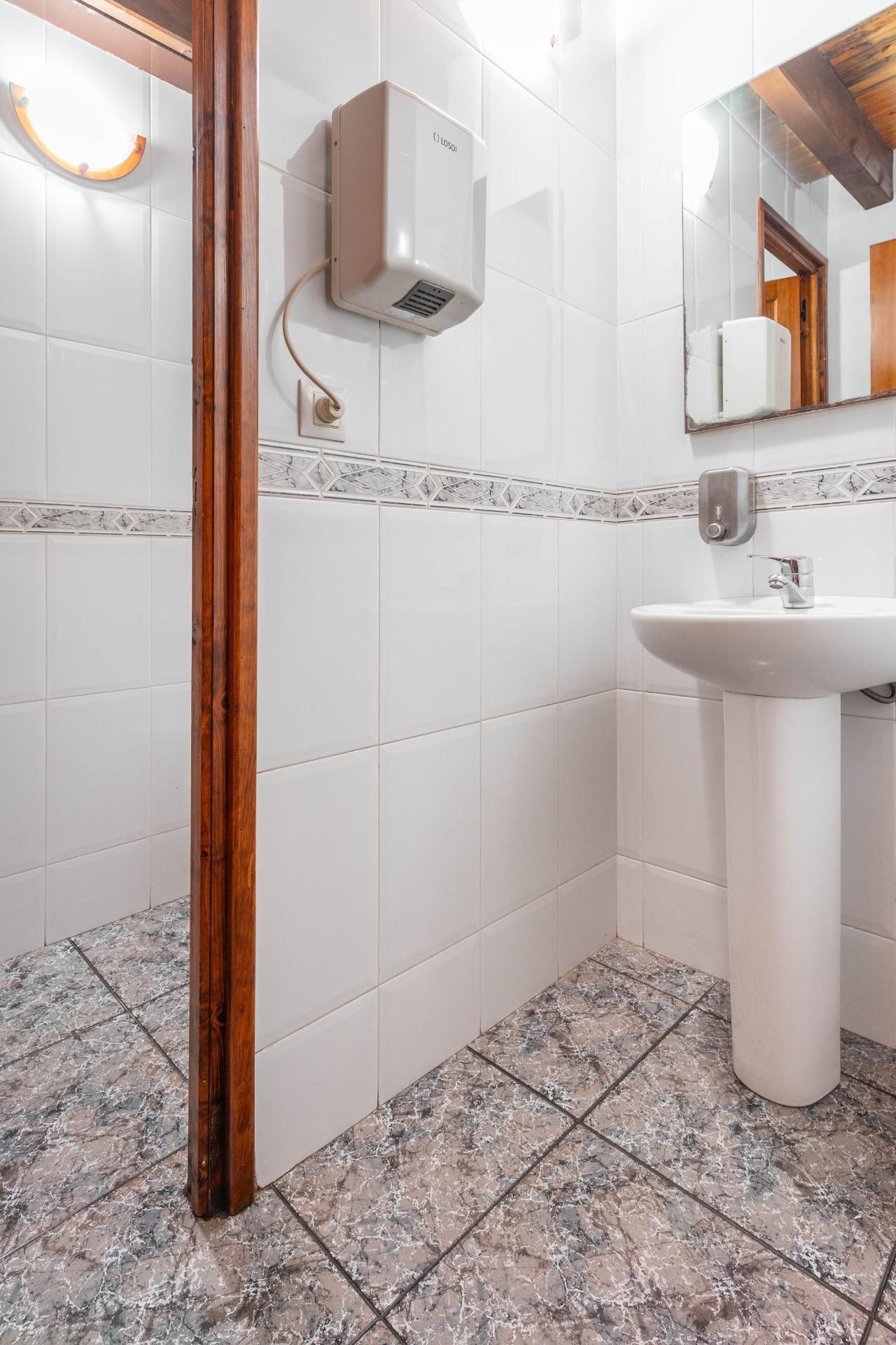 CASA Y RESTAURANTE EN VENTA EN CALEAO (CASO)