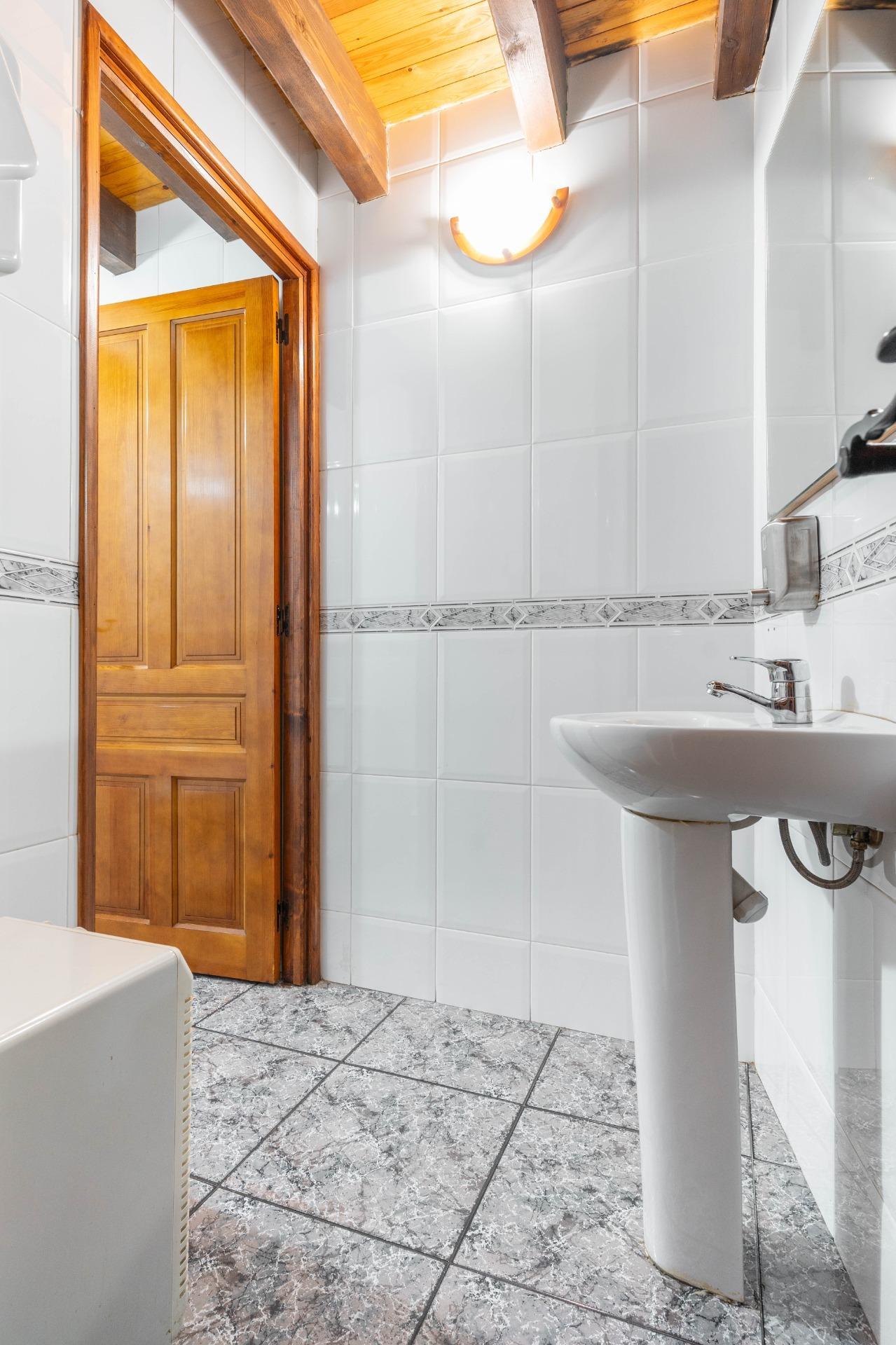 CASA Y RESTAURANTE EN VENTA EN CALEAO (CASO)