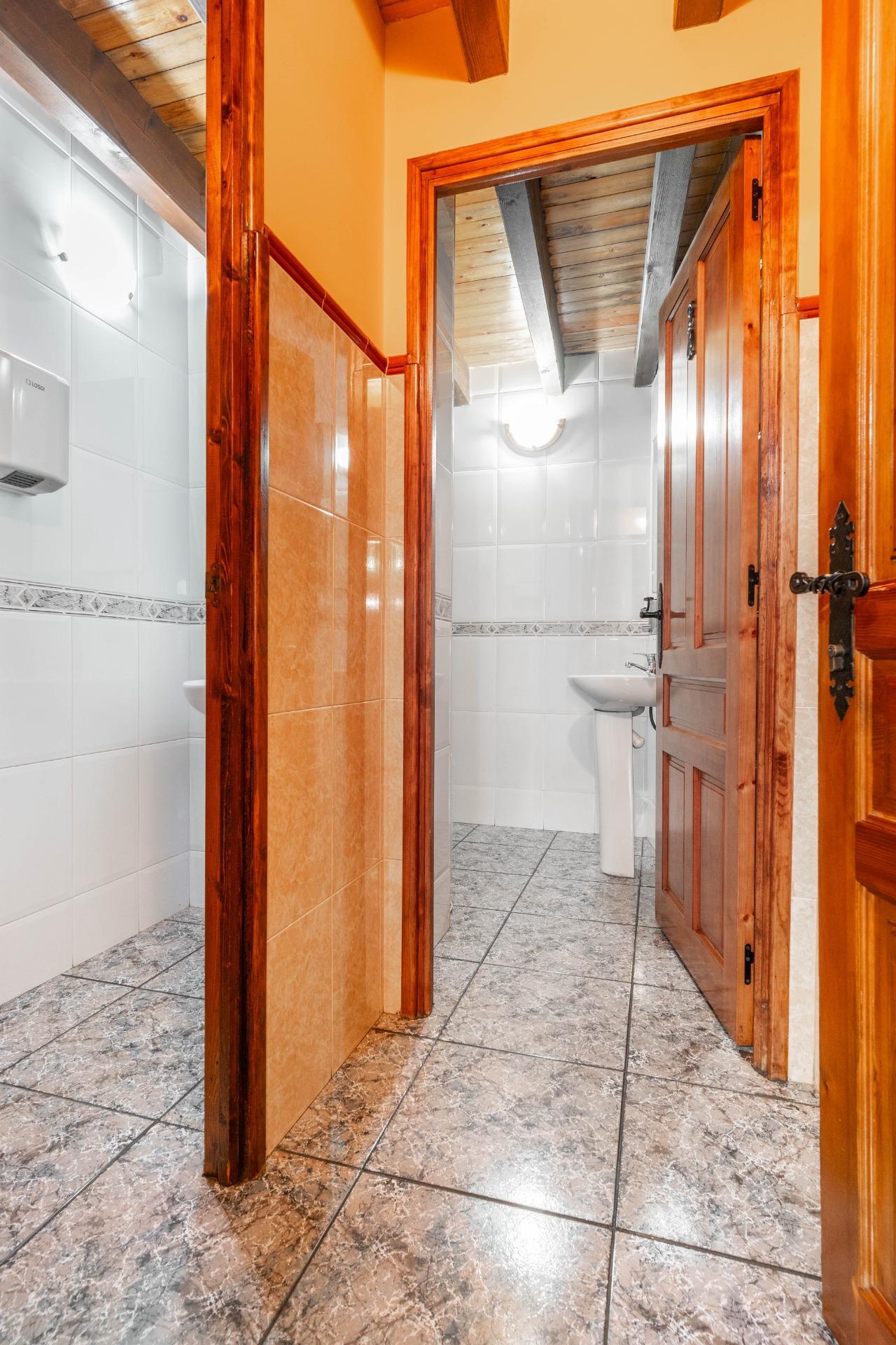 CASA Y RESTAURANTE EN VENTA EN CALEAO (CASO)