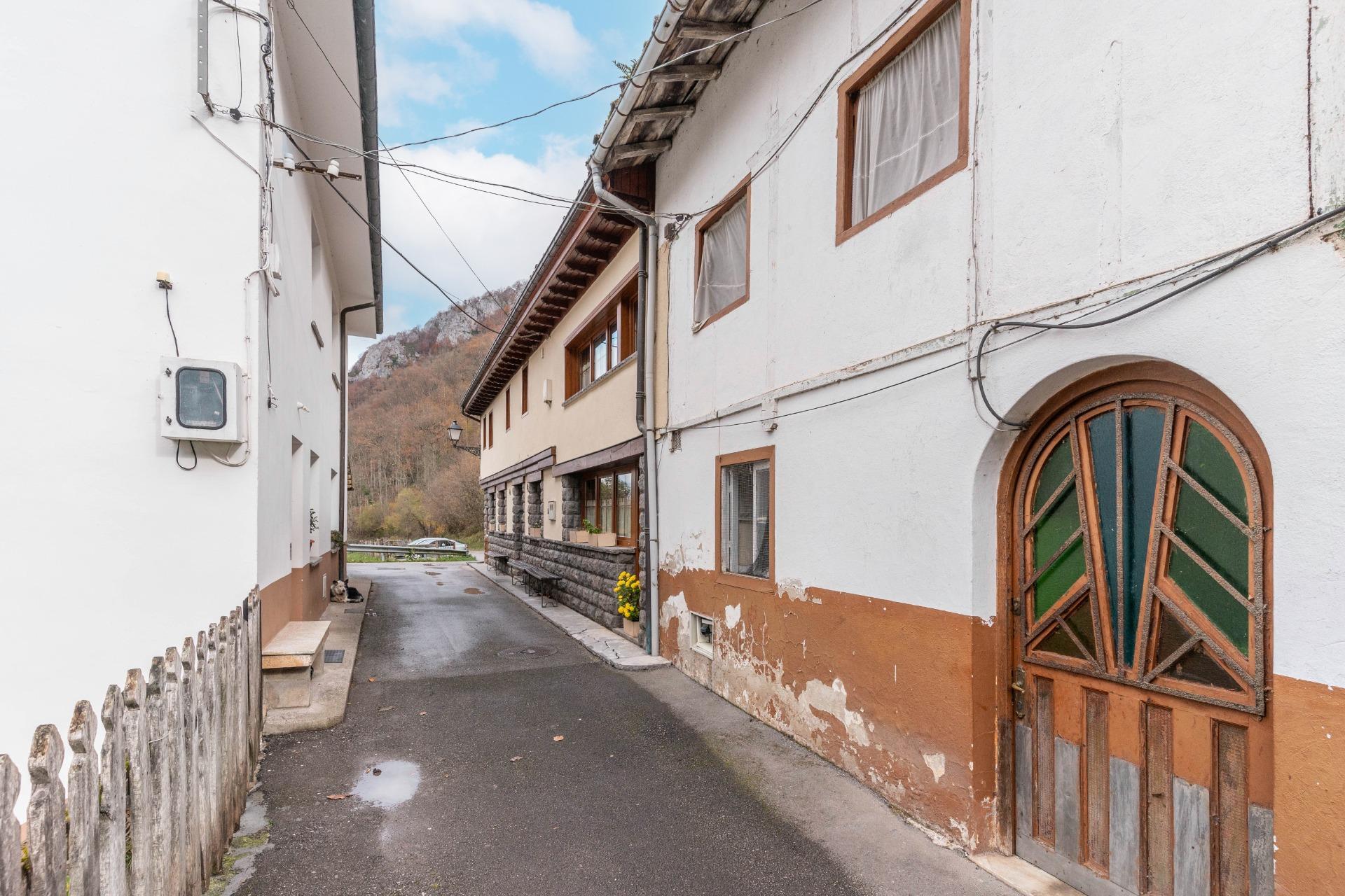 CASA Y RESTAURANTE EN VENTA EN CALEAO (CASO)