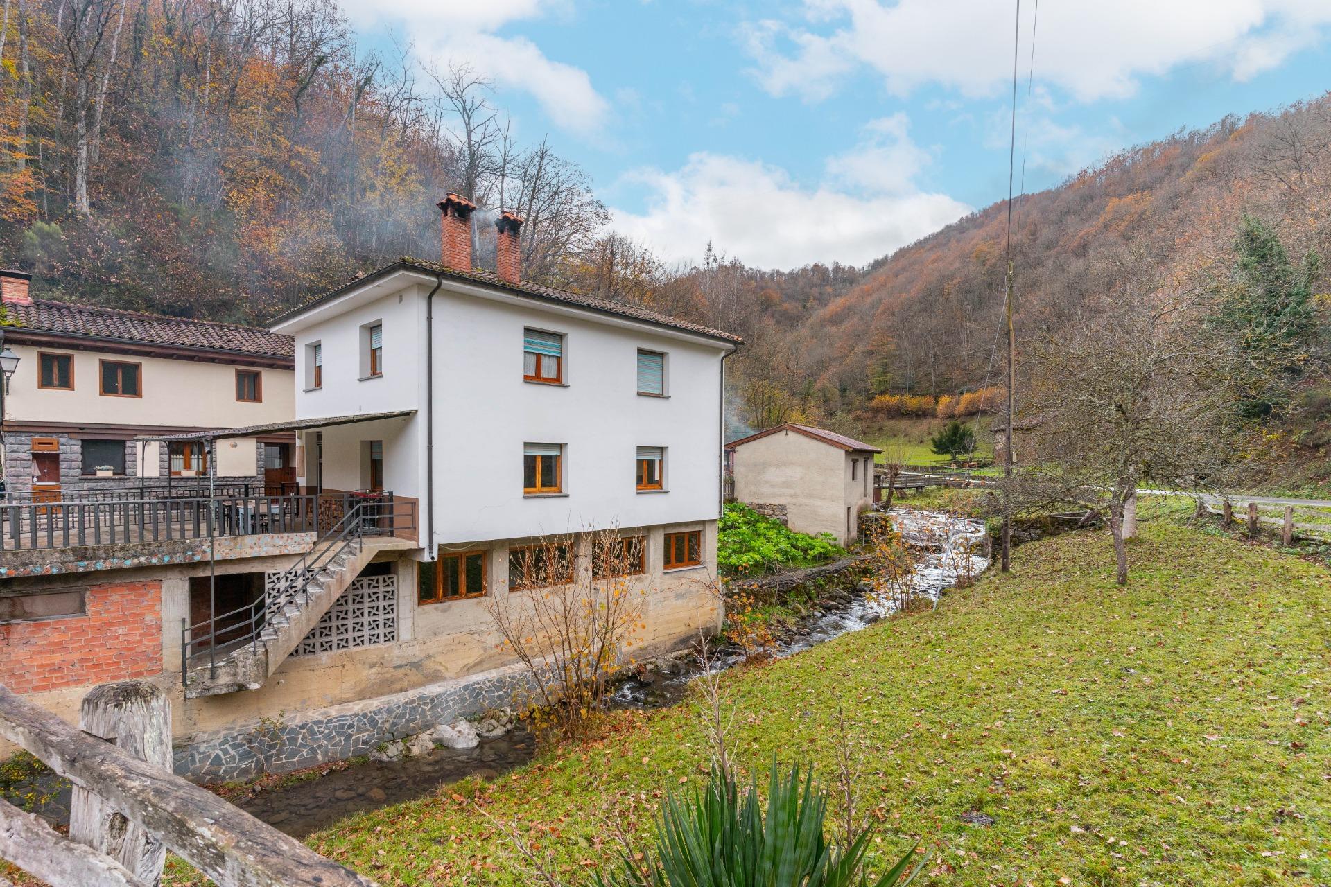 CASA Y RESTAURANTE EN VENTA EN CALEAO (CASO)