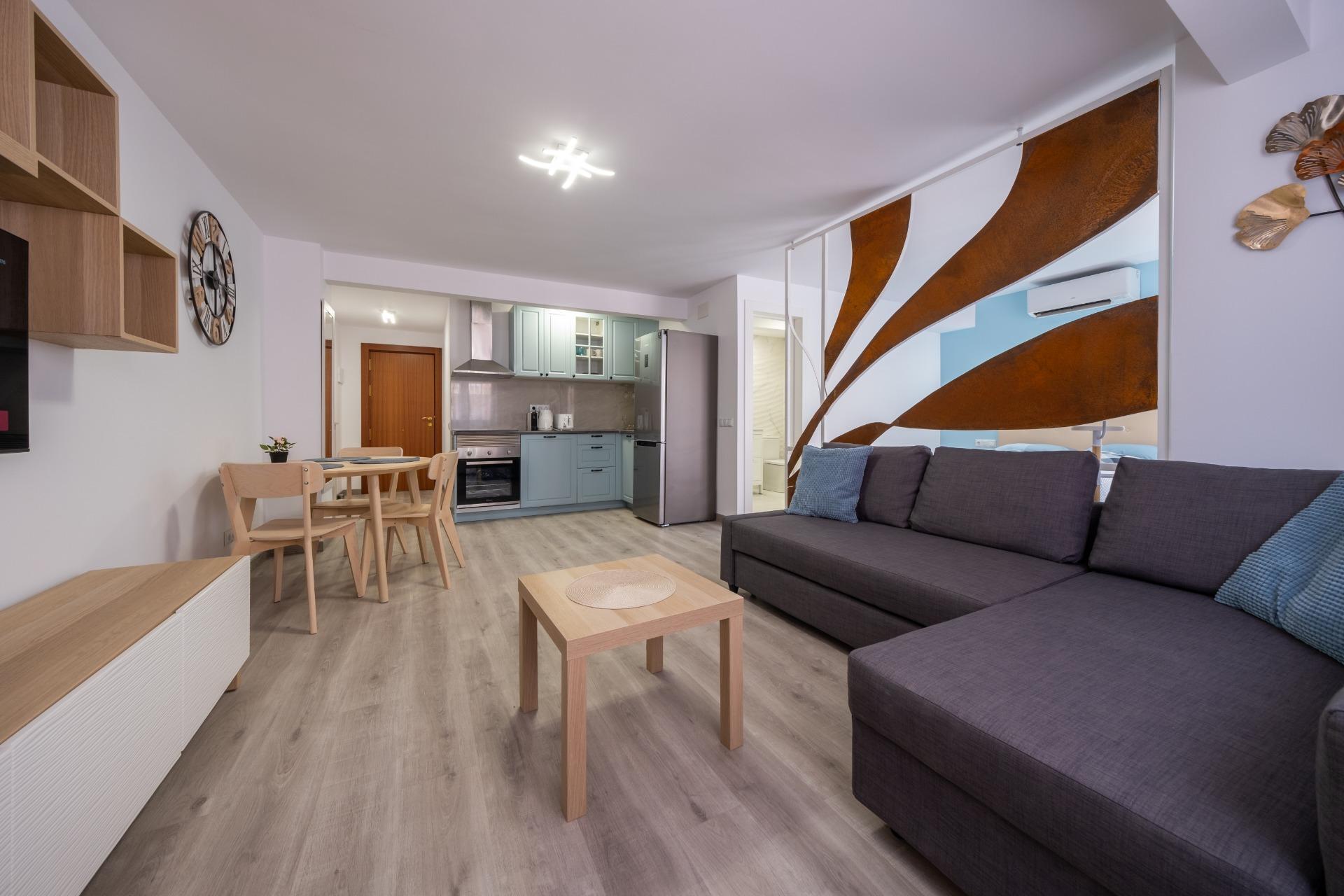 Oportunidad única! Apartamento dividido en dos viviendas independientes a pocos metros de la playa Poniente