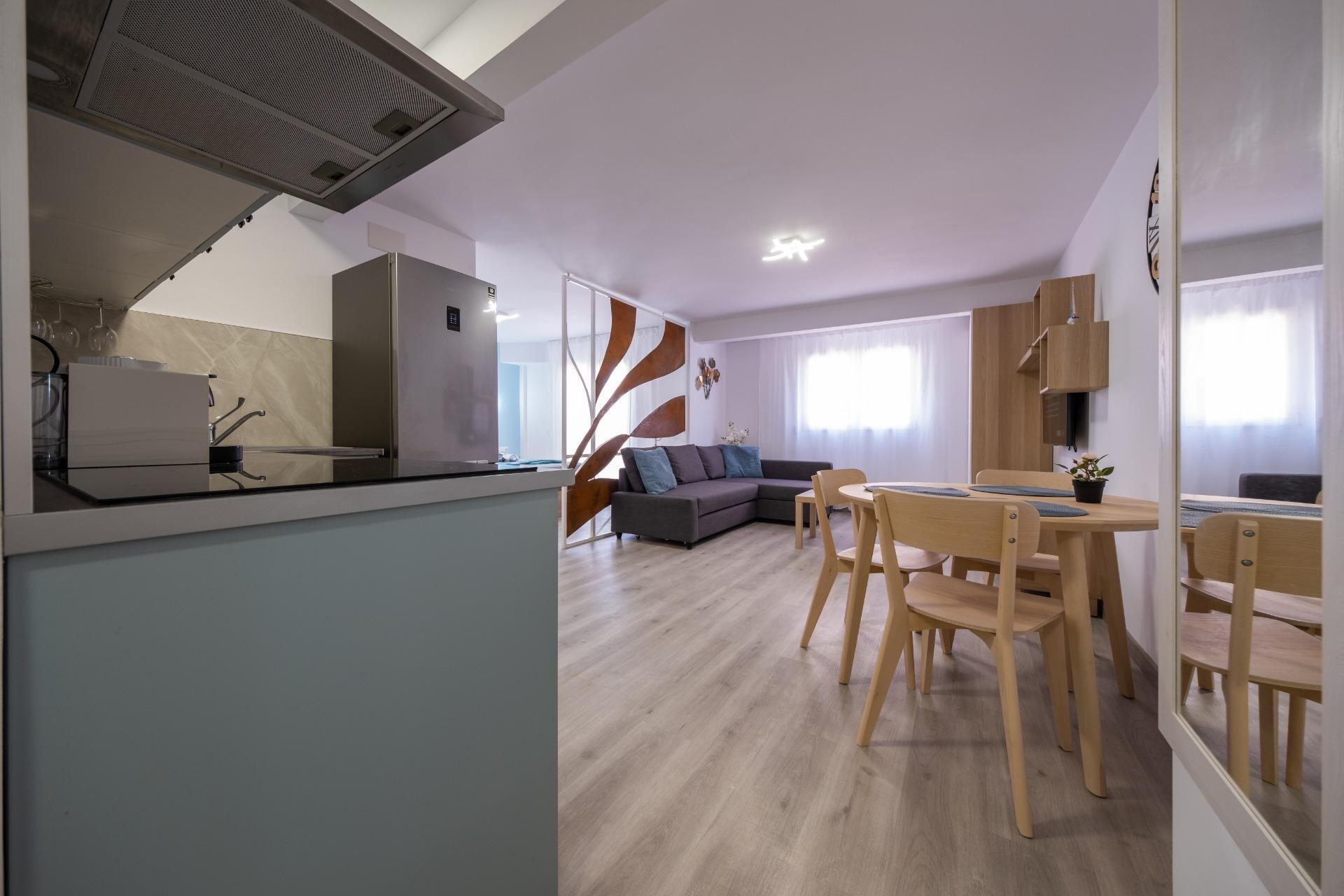 Oportunidad única! Apartamento dividido en dos viviendas independientes a pocos metros de la playa Poniente