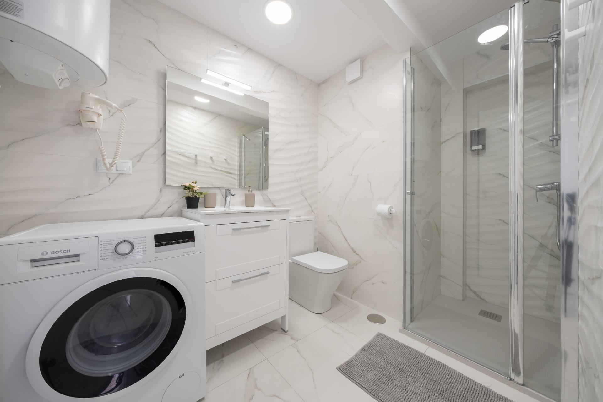 Oportunidad única! Apartamento dividido en dos viviendas independientes a pocos metros de la playa Poniente