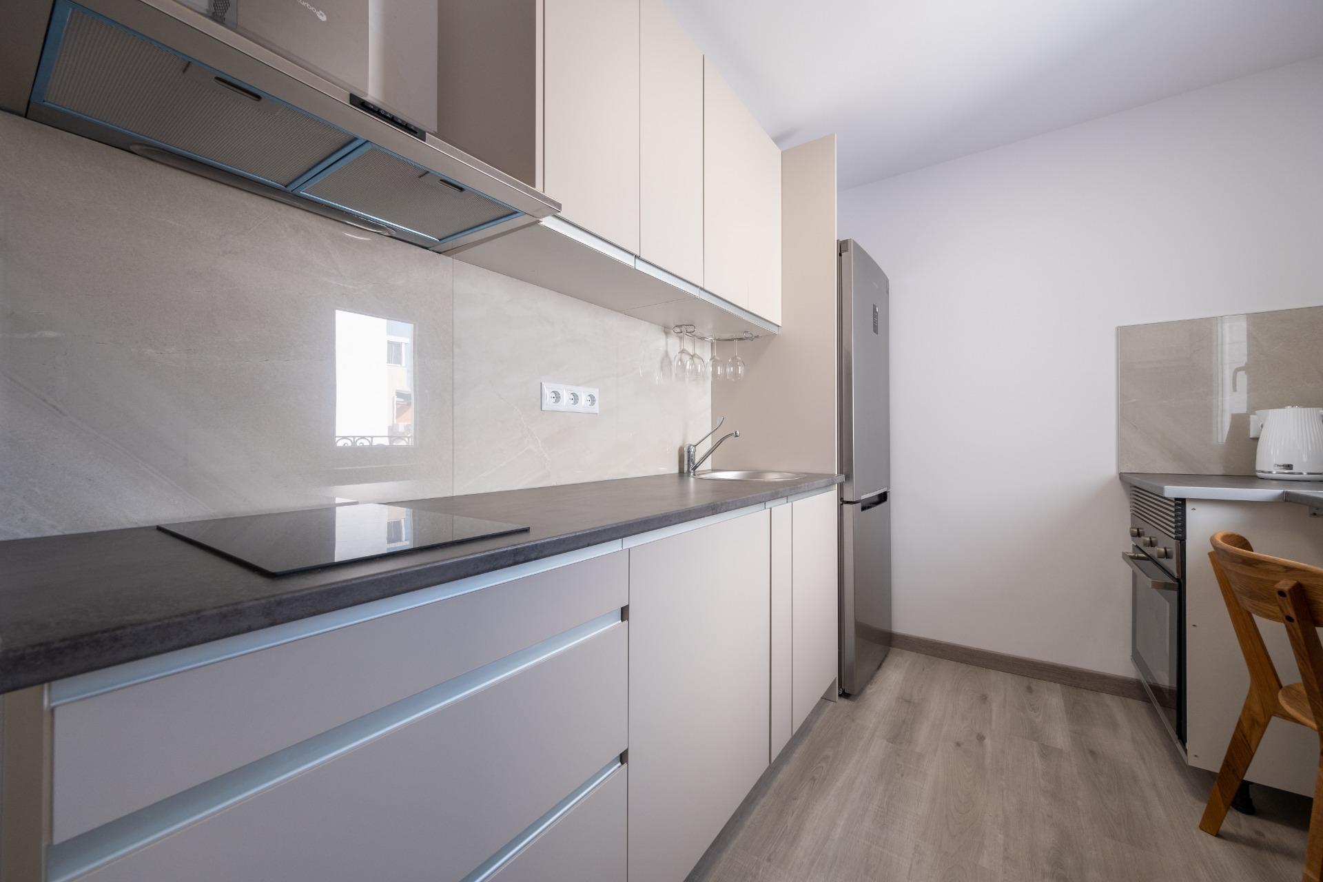 Oportunidad única! Apartamento dividido en dos viviendas independientes a pocos metros de la playa Poniente