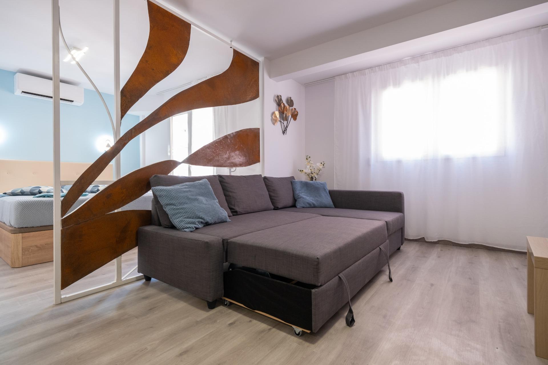 Oportunidad única! Apartamento dividido en dos viviendas independientes a pocos metros de la playa Poniente