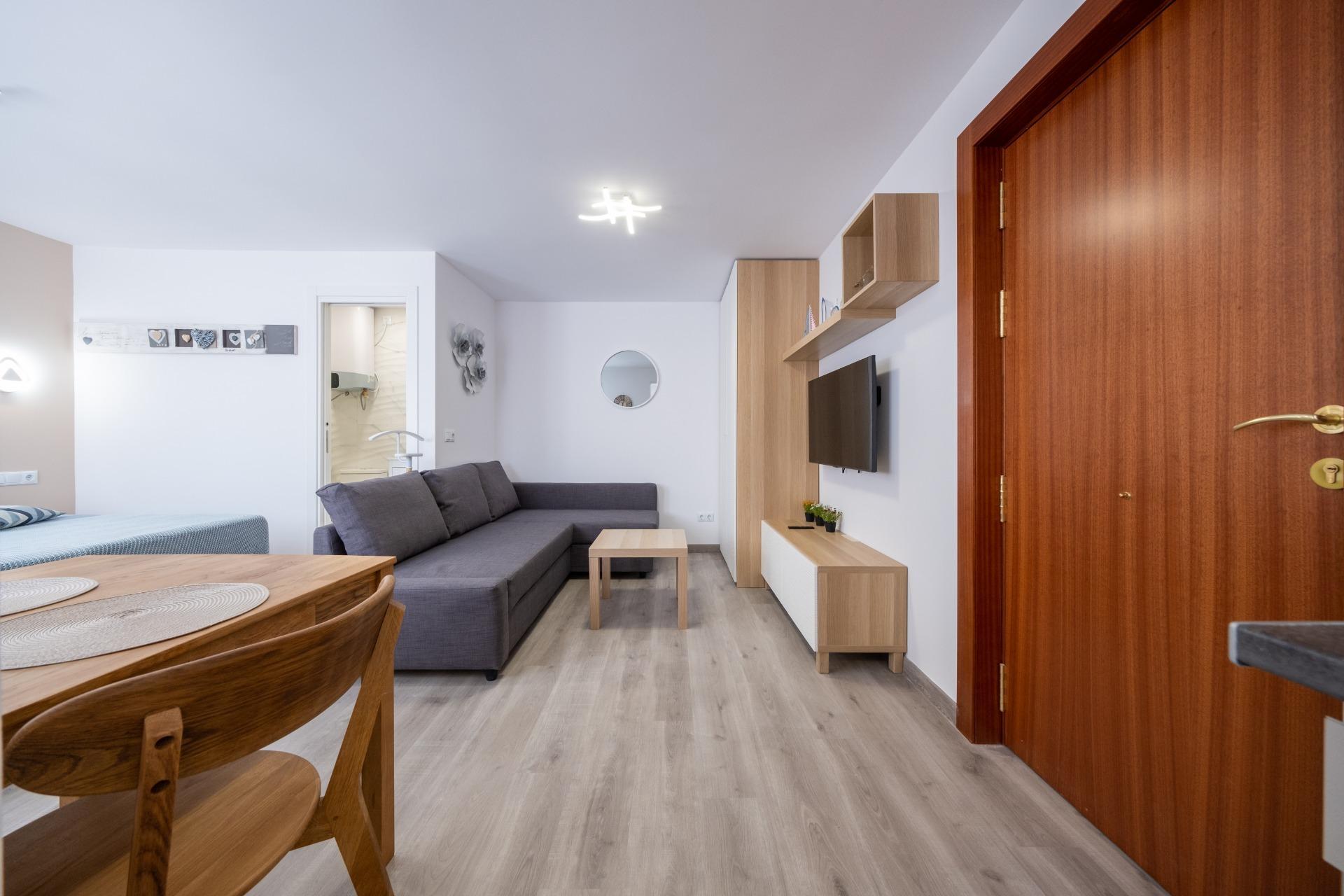 Oportunidad única! Apartamento dividido en dos viviendas independientes a pocos metros de la playa Poniente
