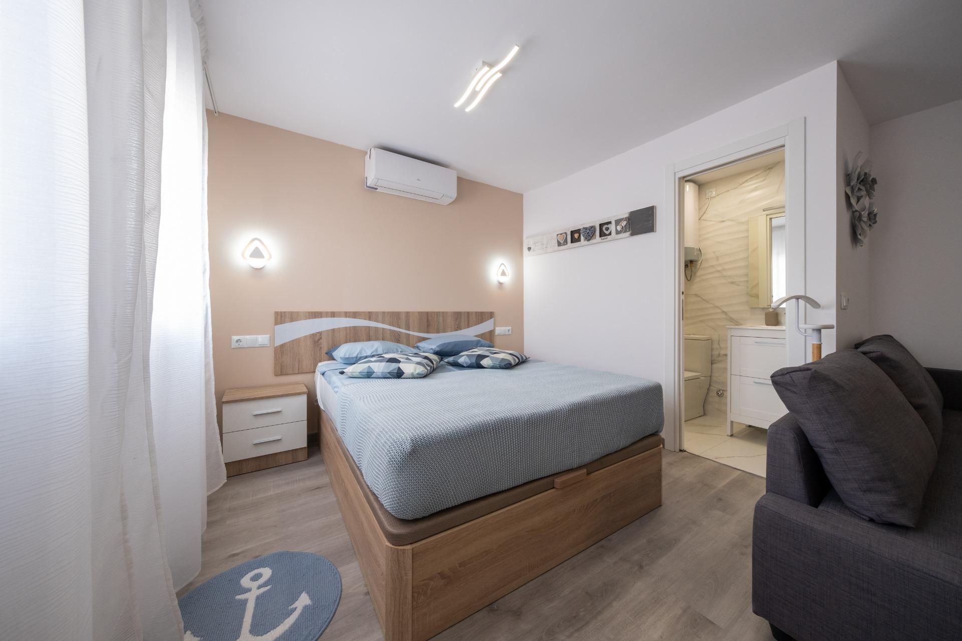 Oportunidad única! Apartamento dividido en dos viviendas independientes a pocos metros de la playa Poniente