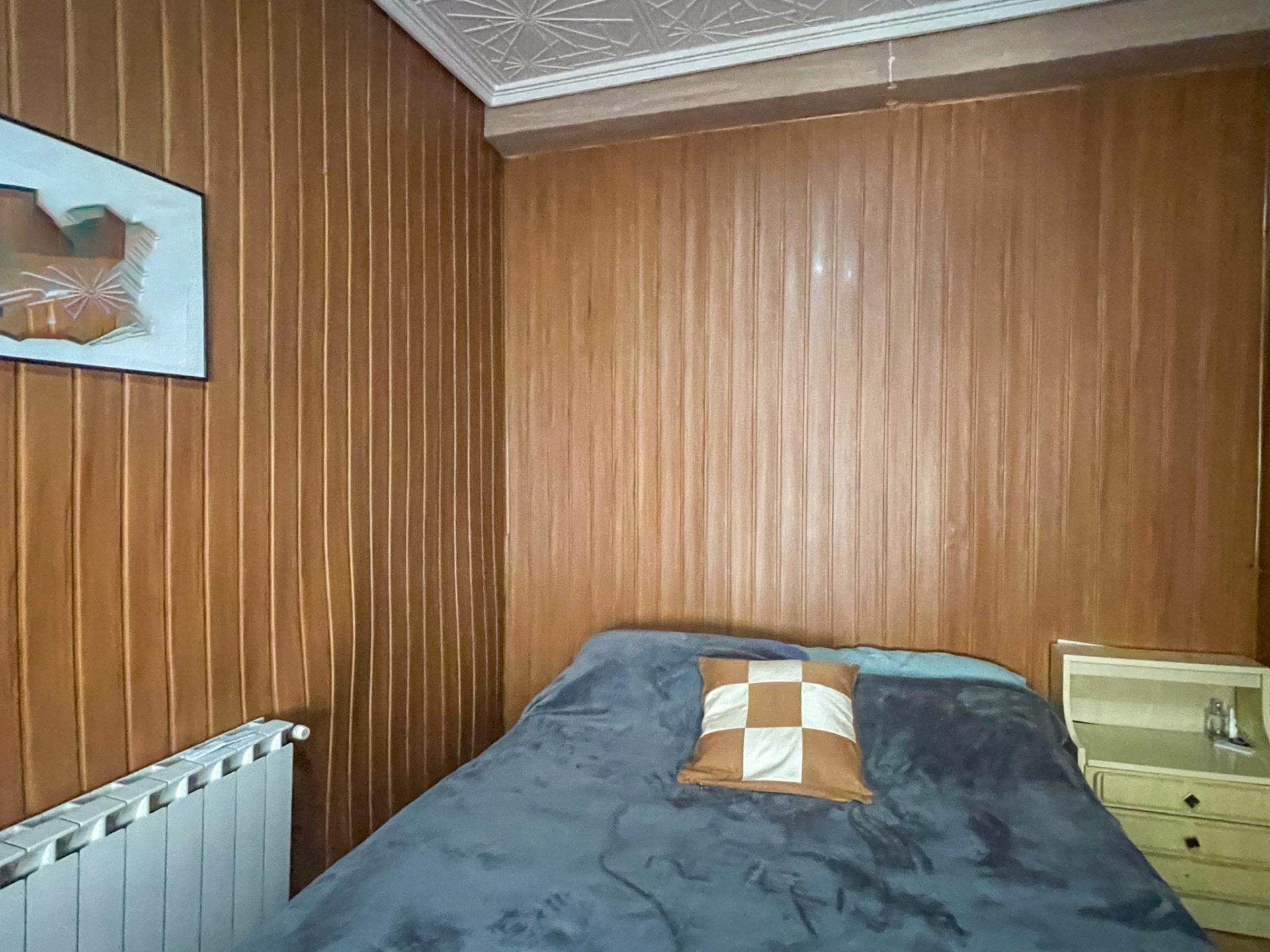 En el corazón de Fuenterrobles, un encantador pueblo rodeado de naturaleza y paz, se encuentra esta gran casa que reúne espacio, comodidad y múltiples posibilidades.