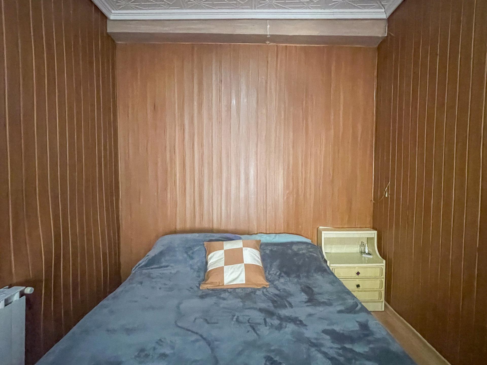 En el corazón de Fuenterrobles, un encantador pueblo rodeado de naturaleza y paz, se encuentra esta gran casa que reúne espacio, comodidad y múltiples posibilidades.