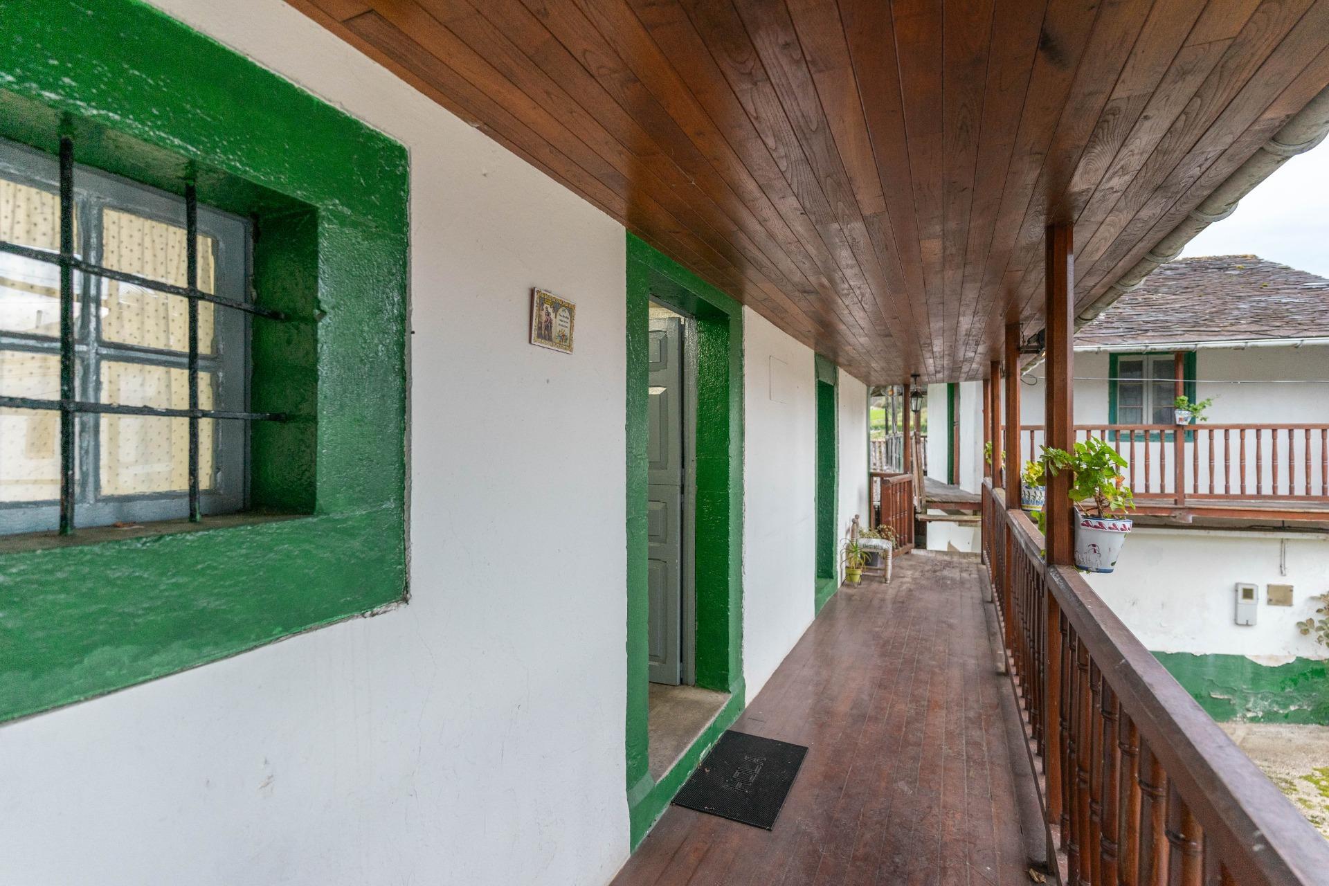 Casa asturiana con encanto y hórreo, a un paso de la costa