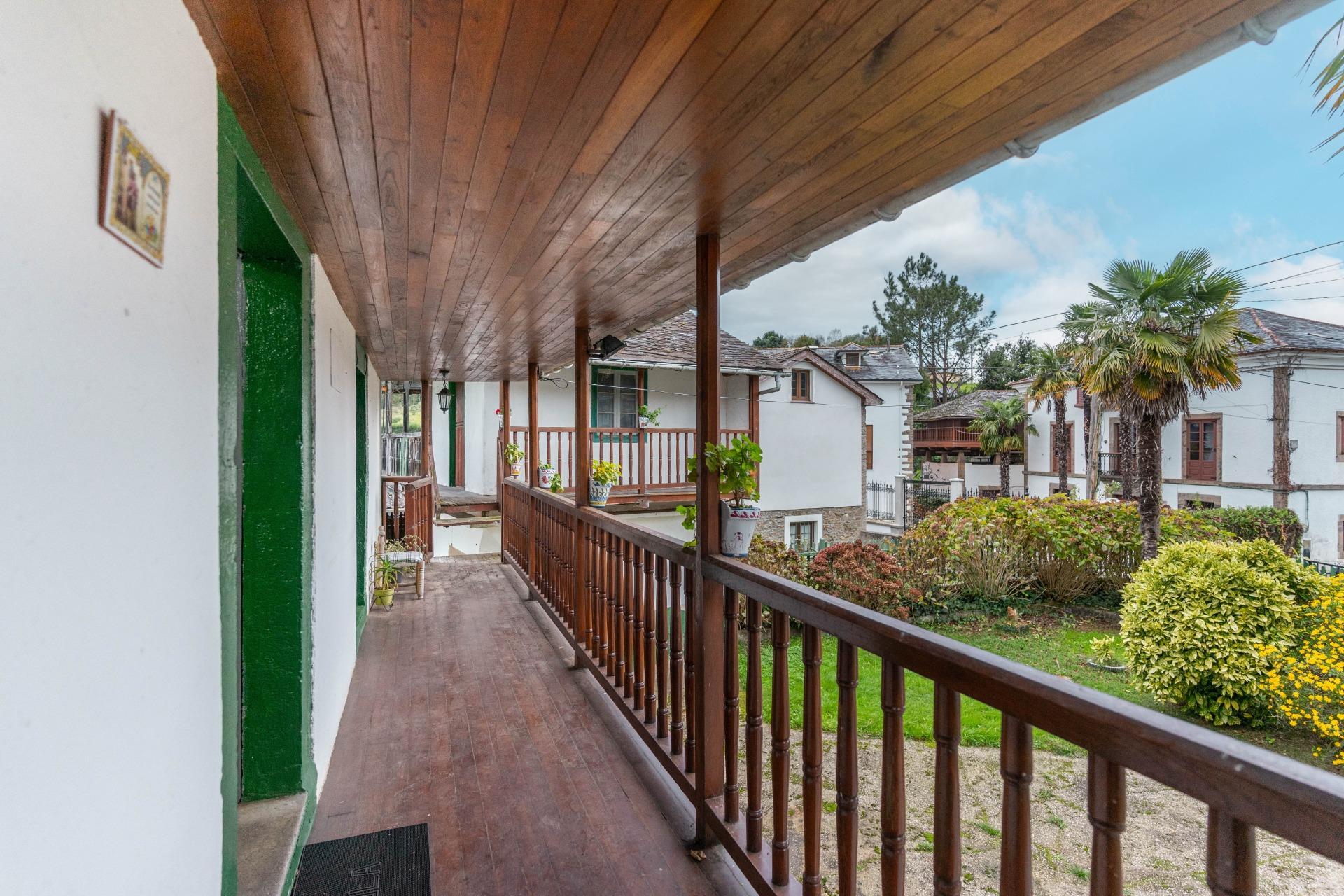 Casa asturiana con encanto y hórreo, a un paso de la costa