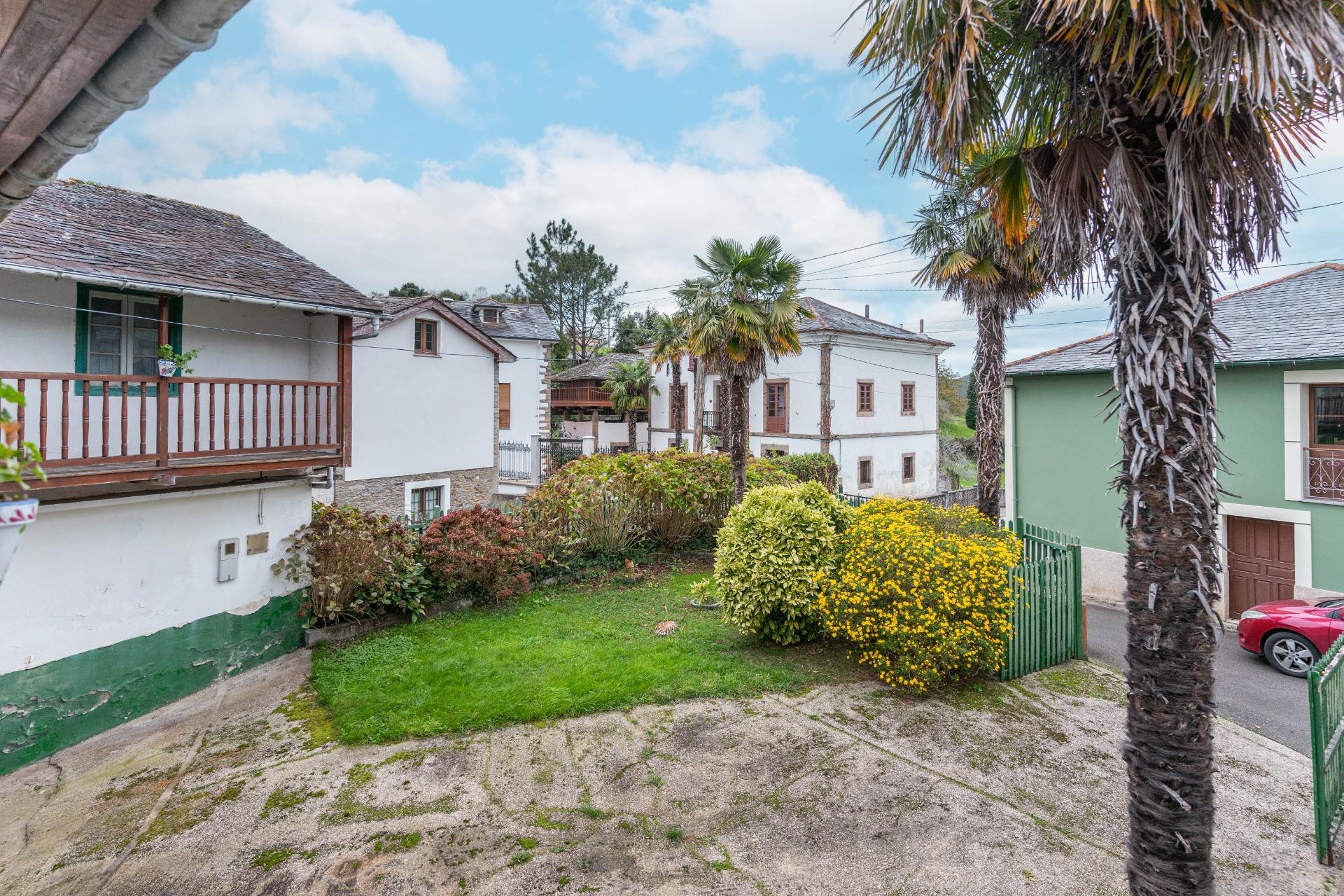 Casa asturiana con encanto y hórreo, a un paso de la costa