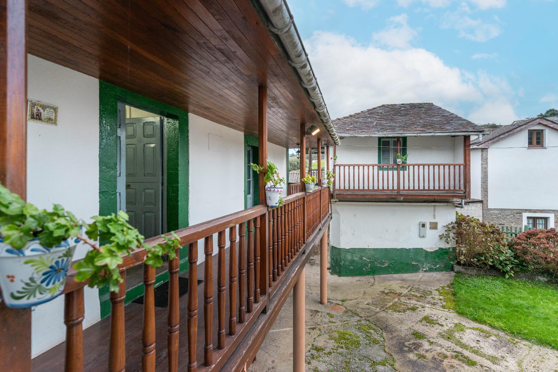 Casa asturiana con encanto y hórreo, a un paso de la costa