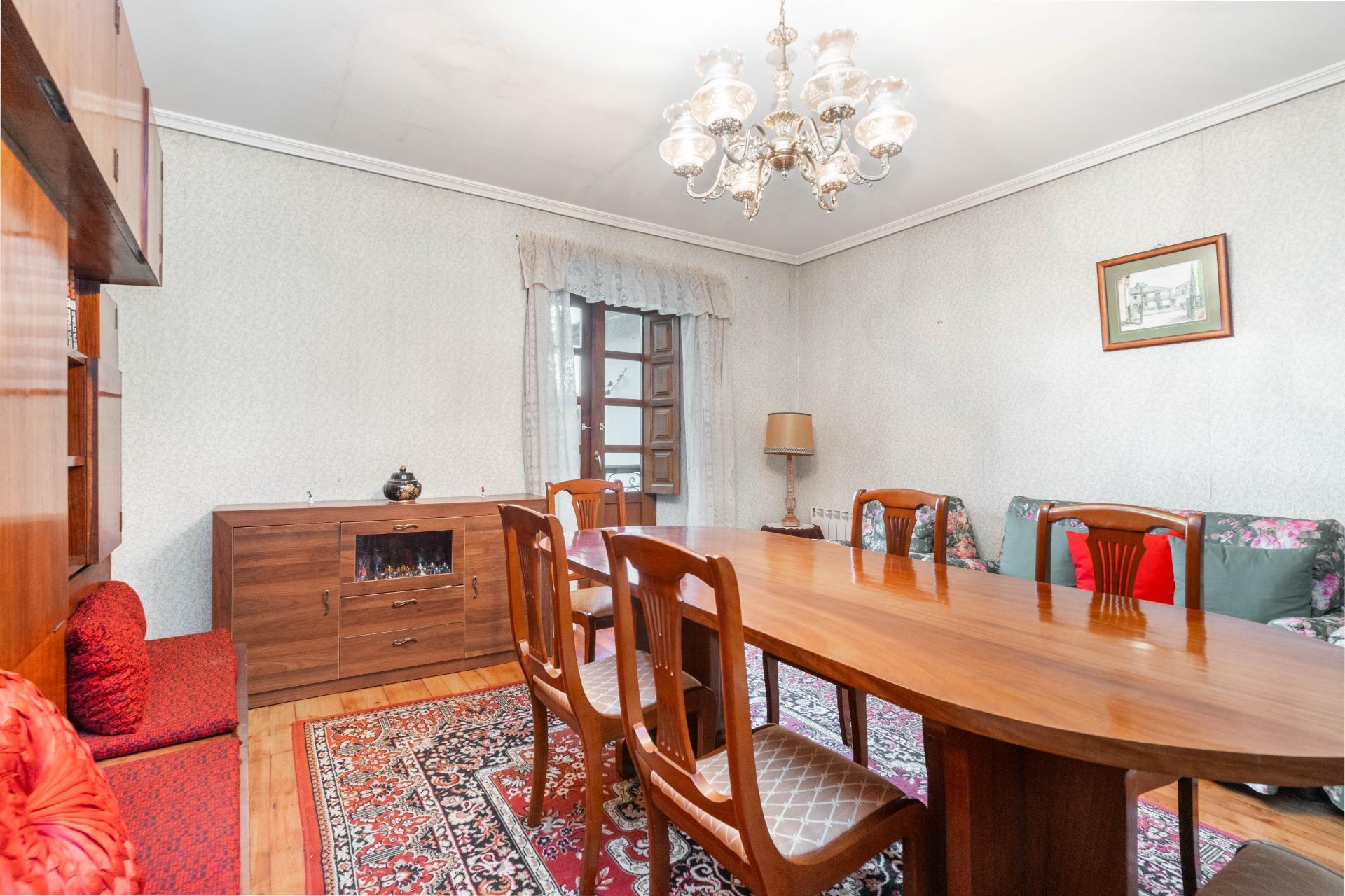 Casa asturiana con encanto y hórreo, a un paso de la costa