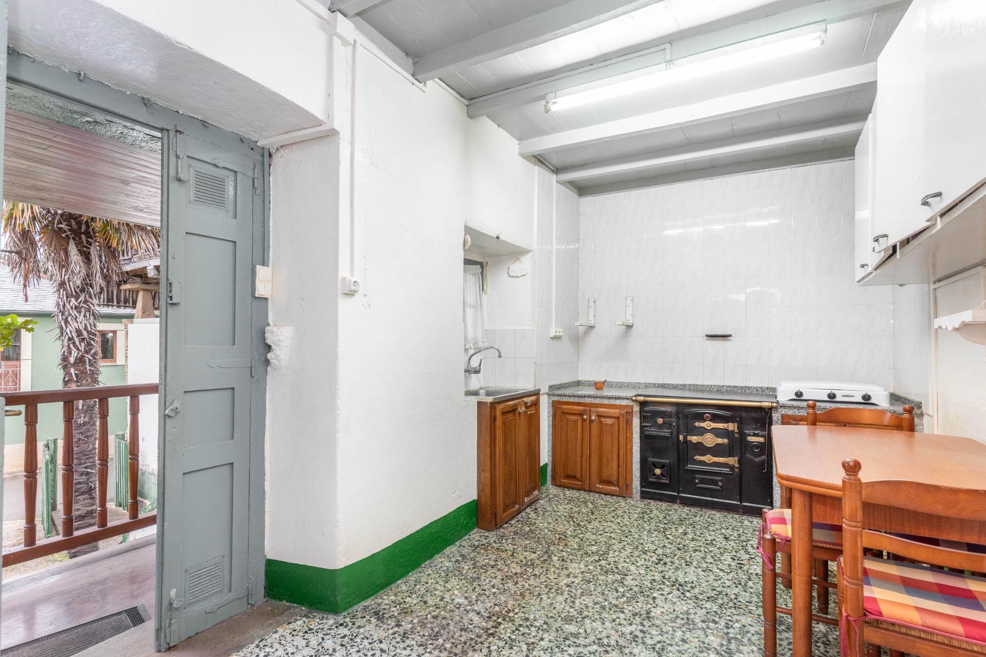 Casa asturiana con encanto y hórreo, a un paso de la costa