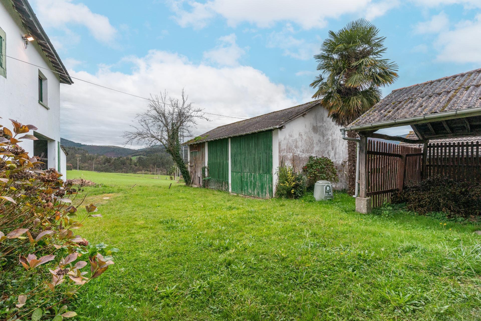 Casa asturiana con encanto y hórreo, a un paso de la costa