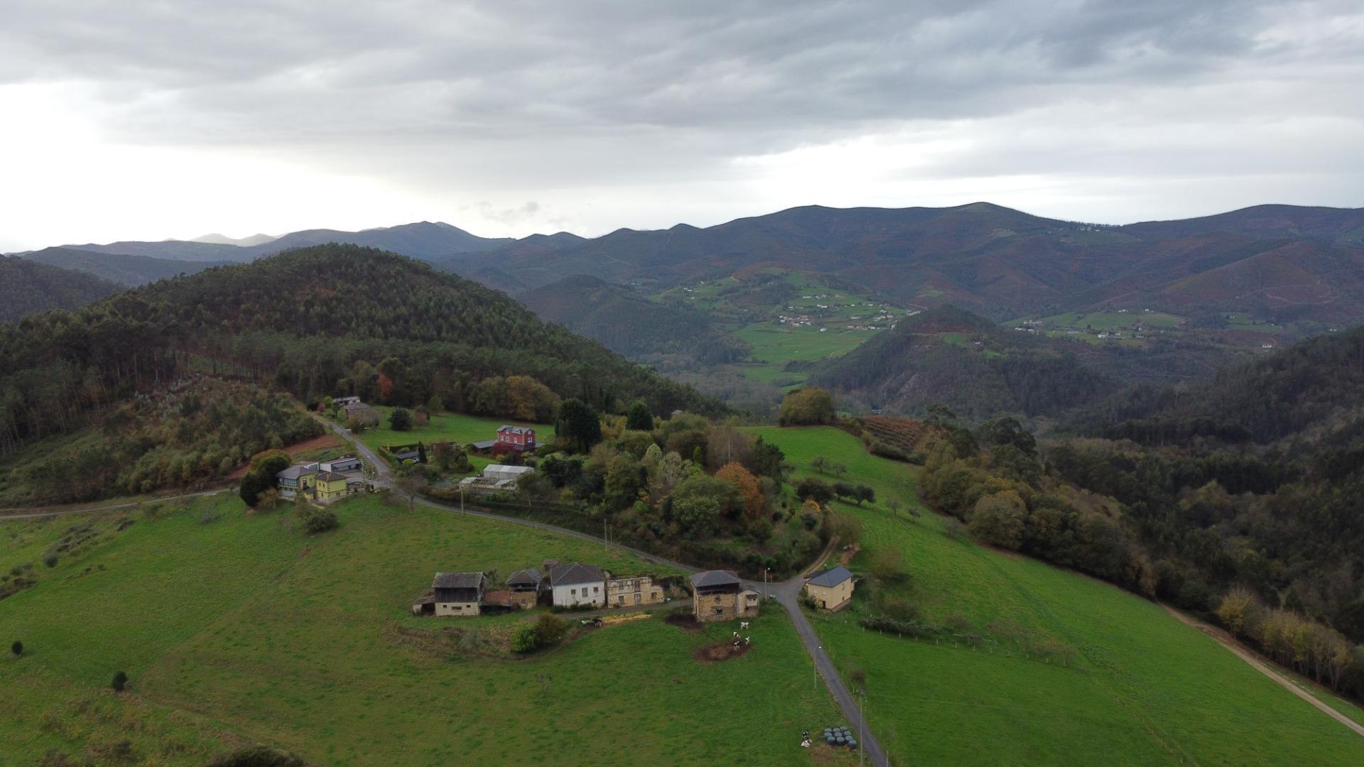 Casa asturiana con encanto y hórreo, a un paso de la costa