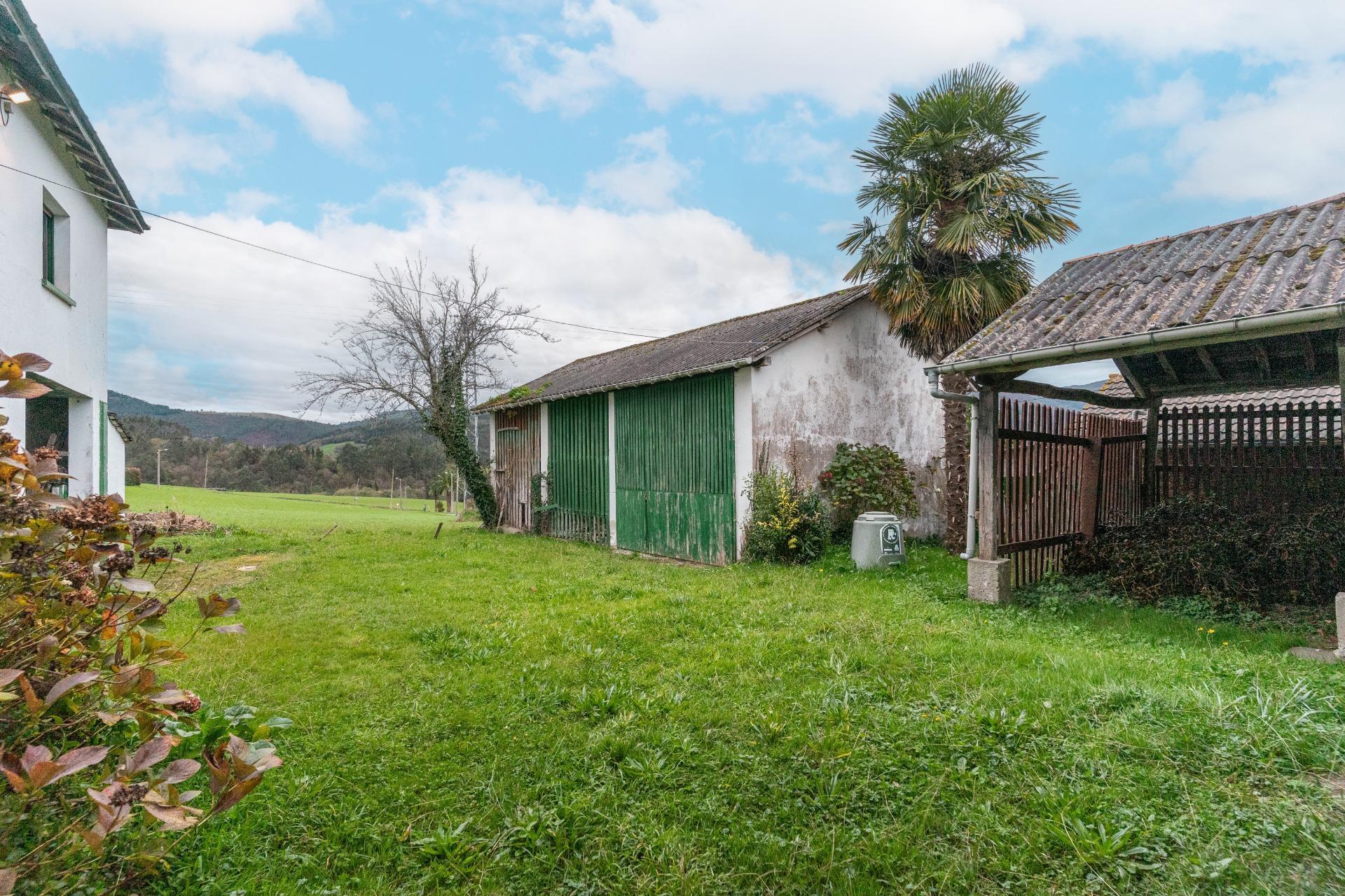 Casa asturiana con encanto y hórreo, a un paso de la costa
