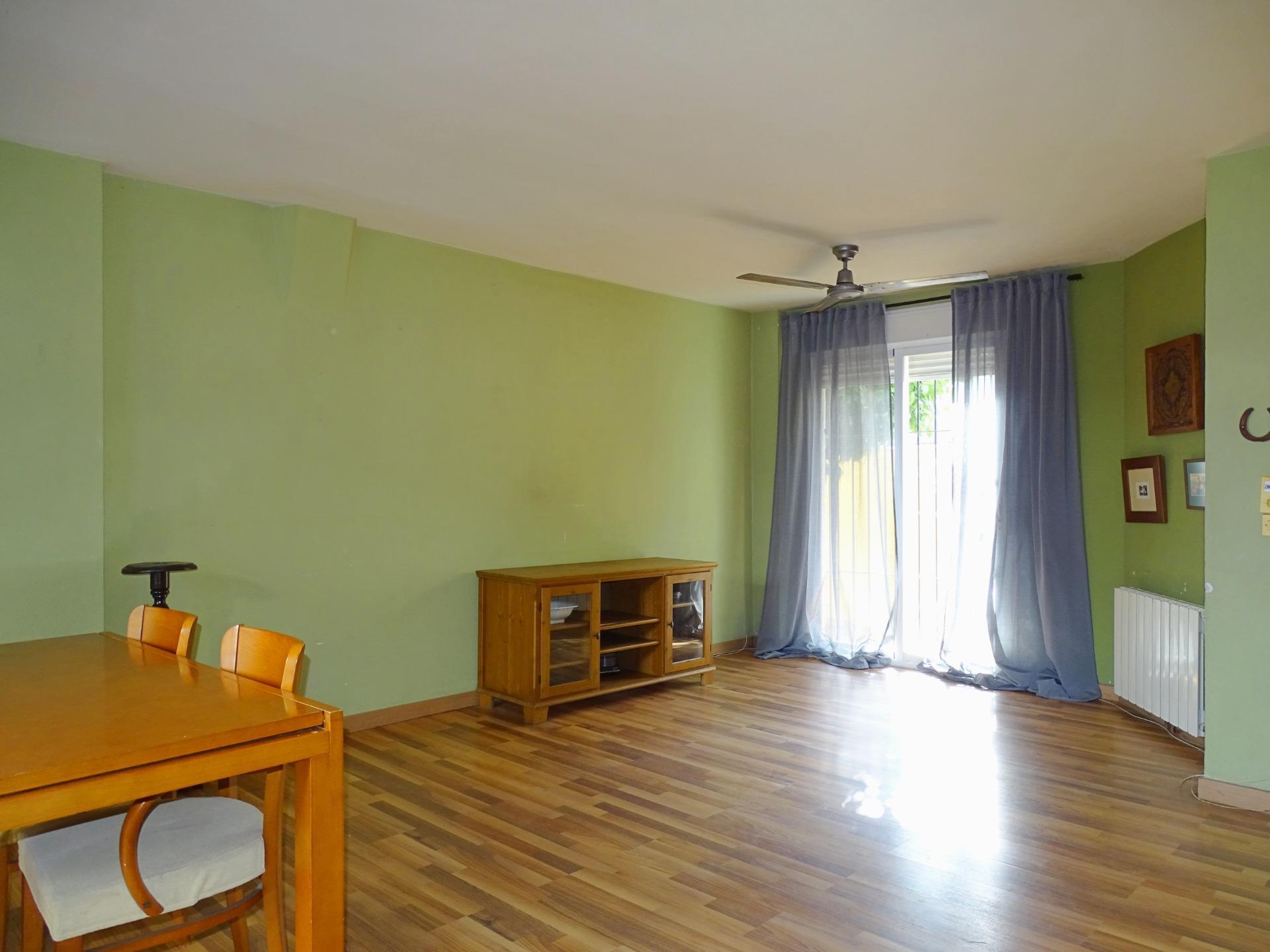 CASA ADOSADA EN VENTA (TOMARES)