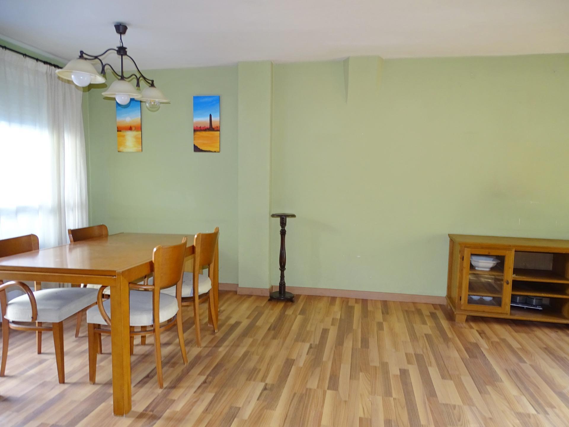 CASA ADOSADA EN VENTA (TOMARES)