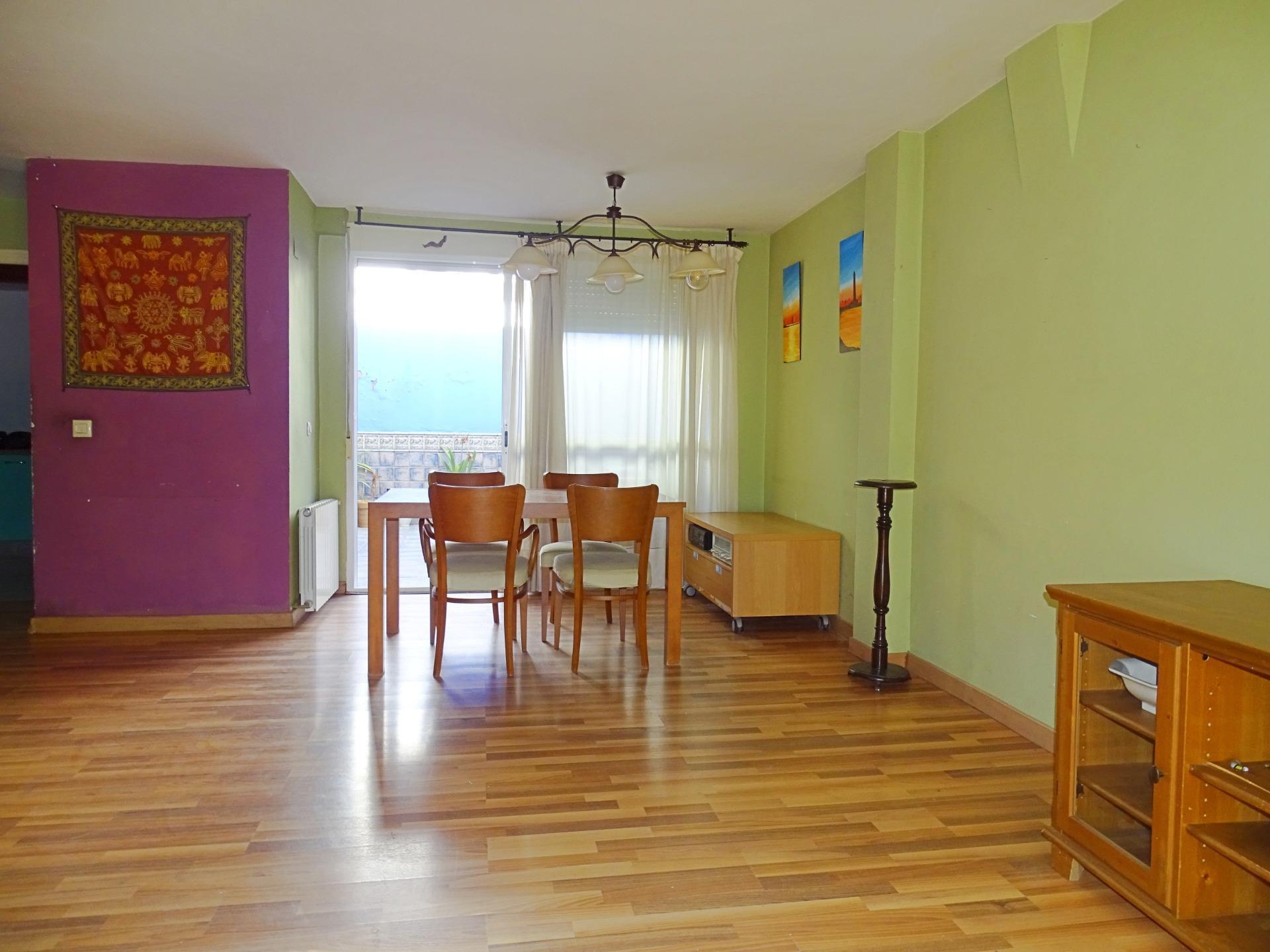 CASA ADOSADA EN VENTA (TOMARES)