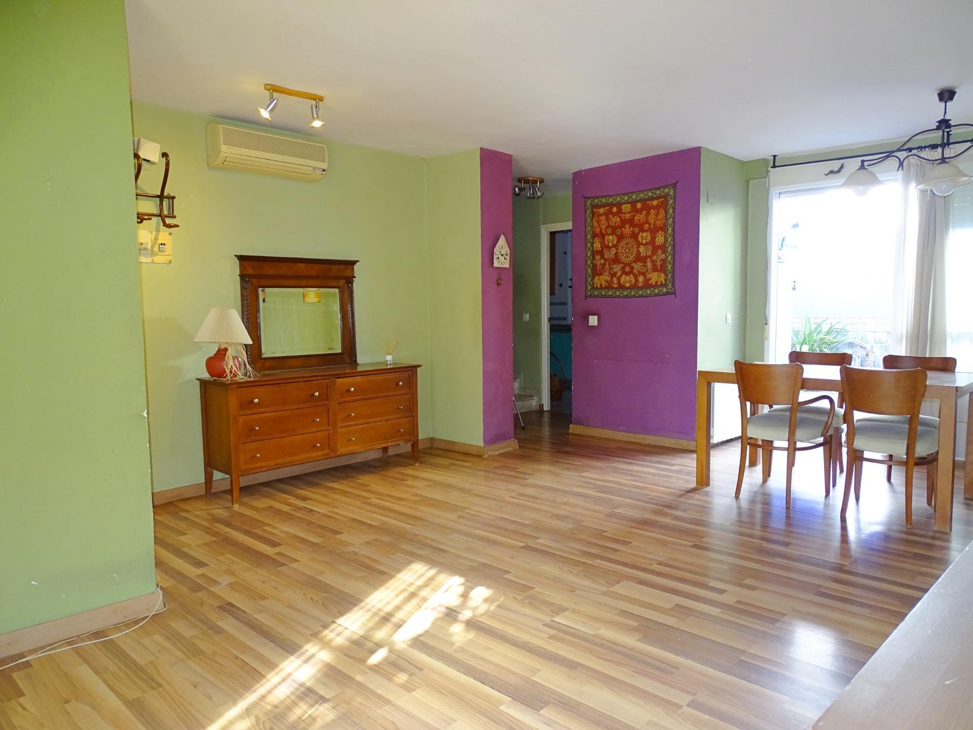 CASA ADOSADA EN VENTA (TOMARES)