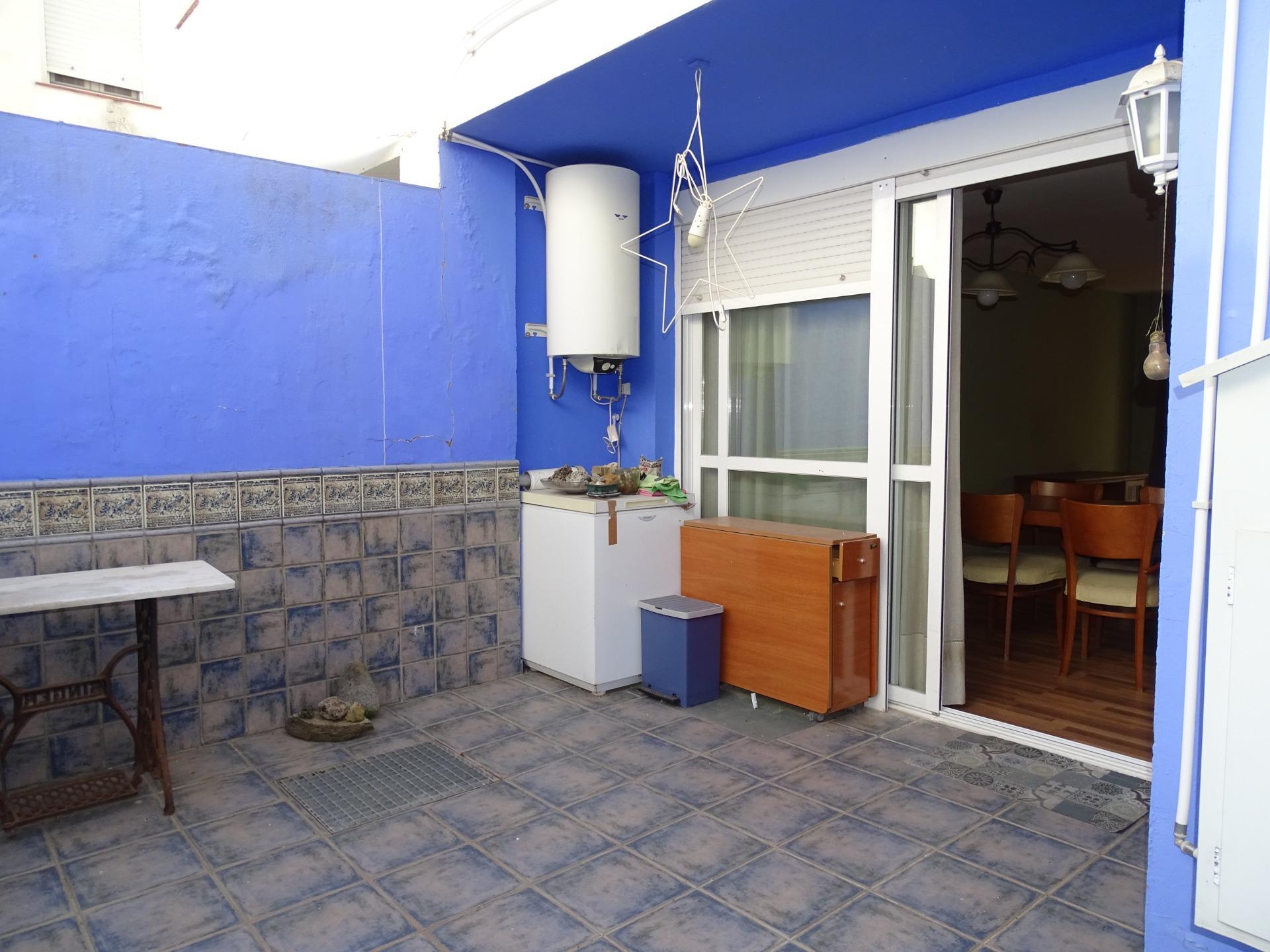 CASA ADOSADA EN VENTA (TOMARES)