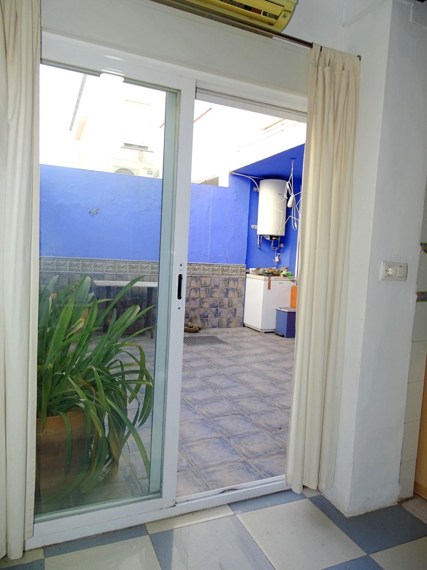 CASA ADOSADA EN VENTA (TOMARES)