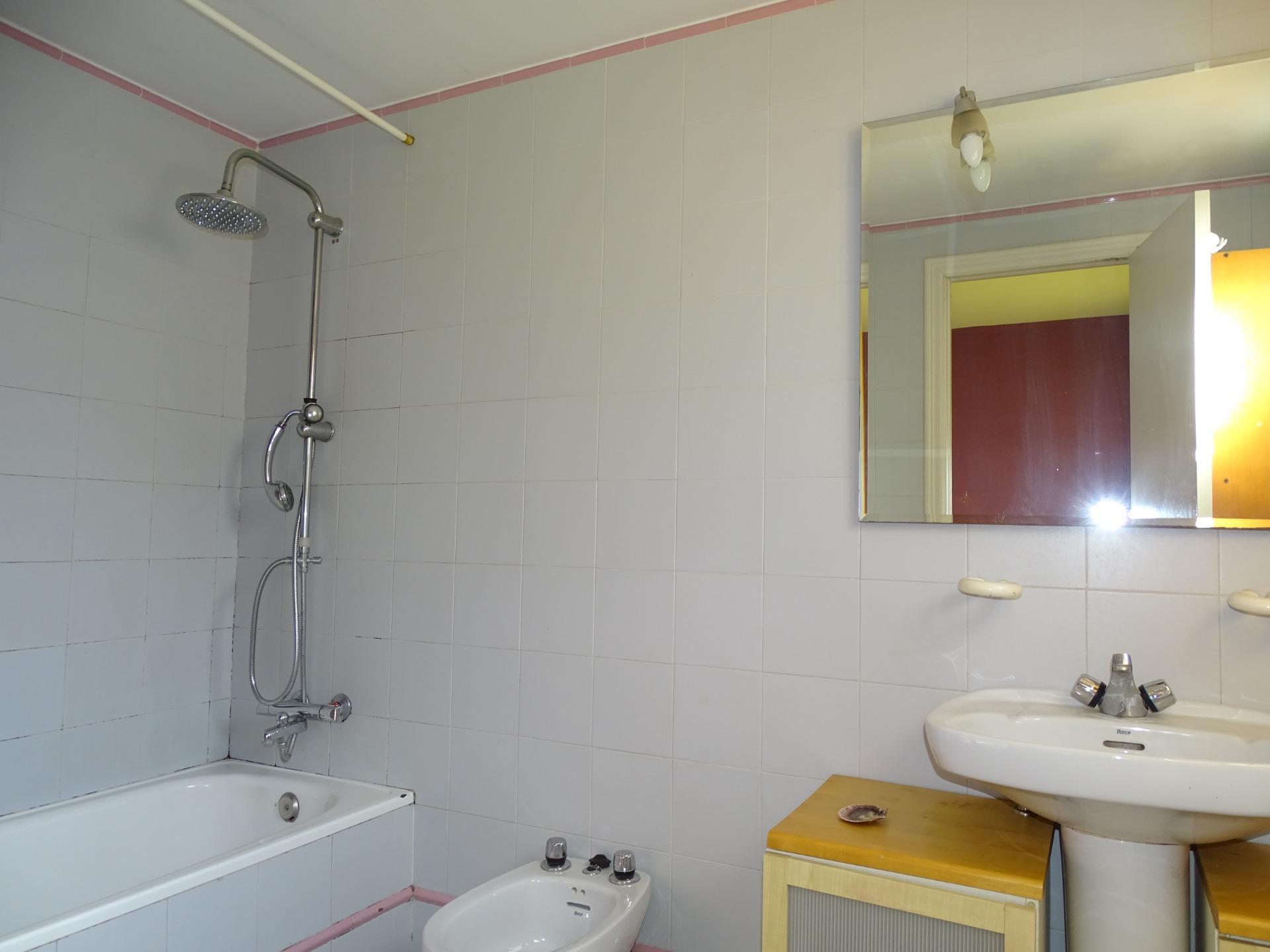 CASA ADOSADA EN VENTA (TOMARES)