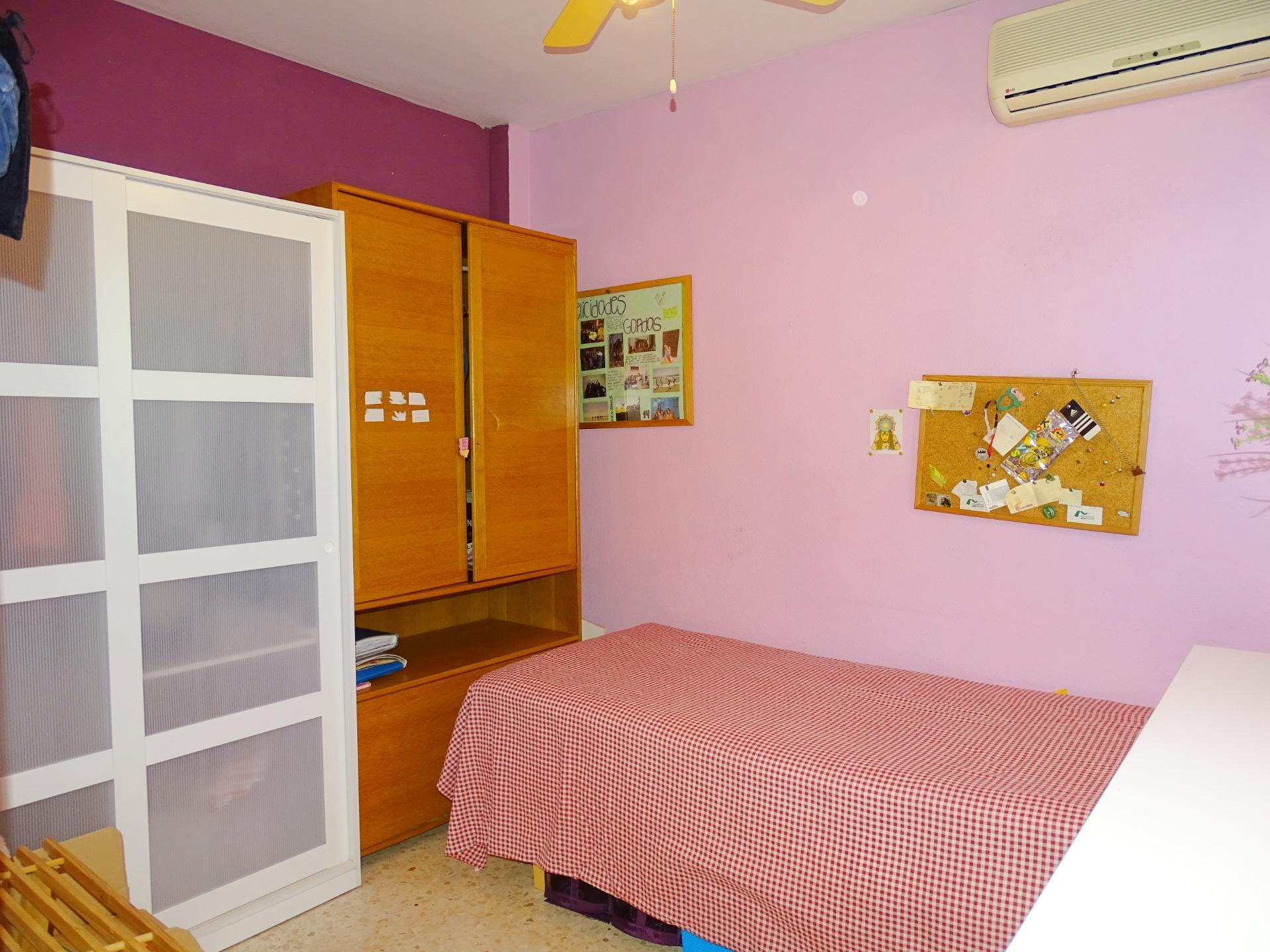 CASA ADOSADA EN VENTA (TOMARES)