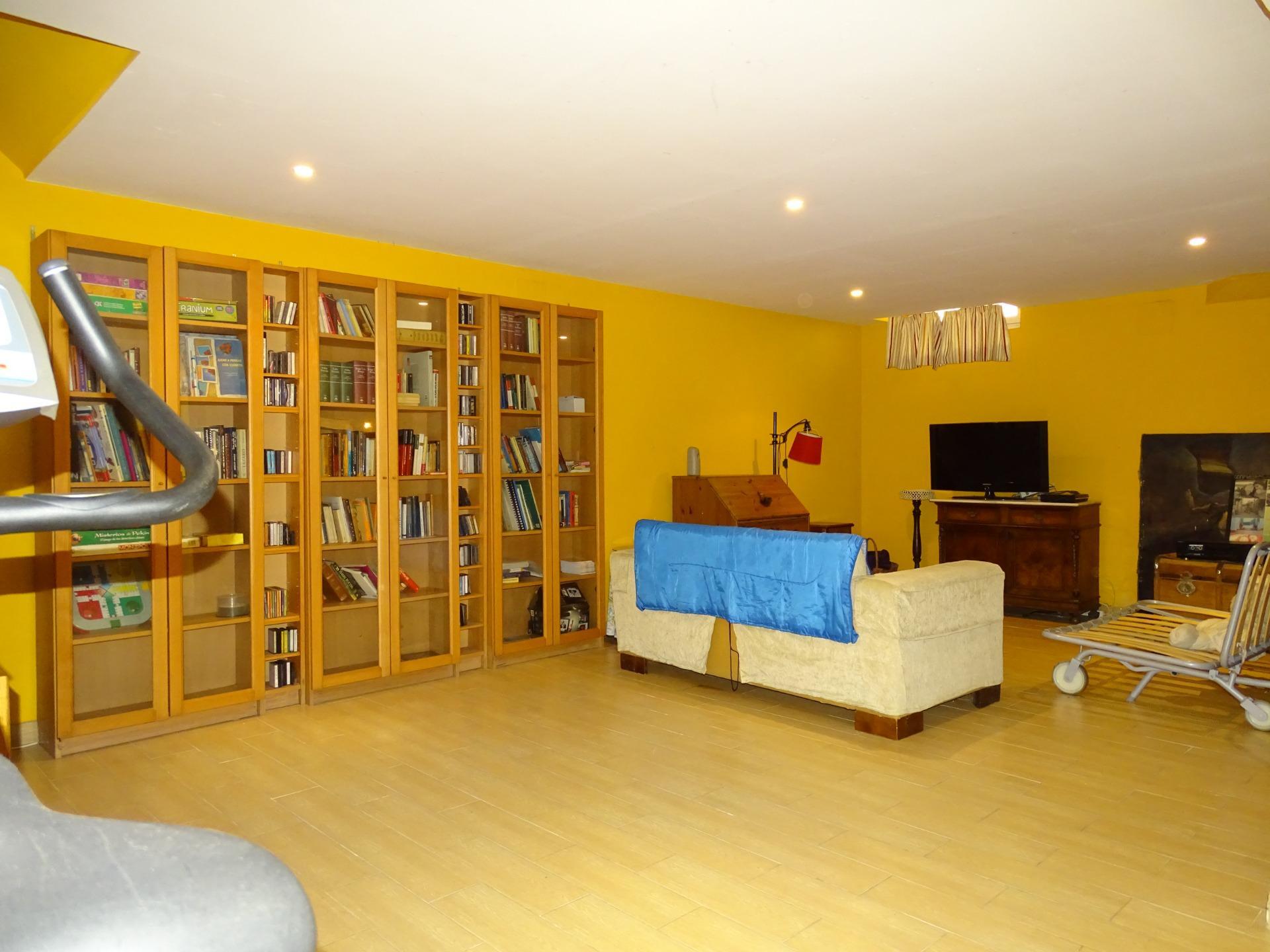 CASA ADOSADA EN VENTA (TOMARES)