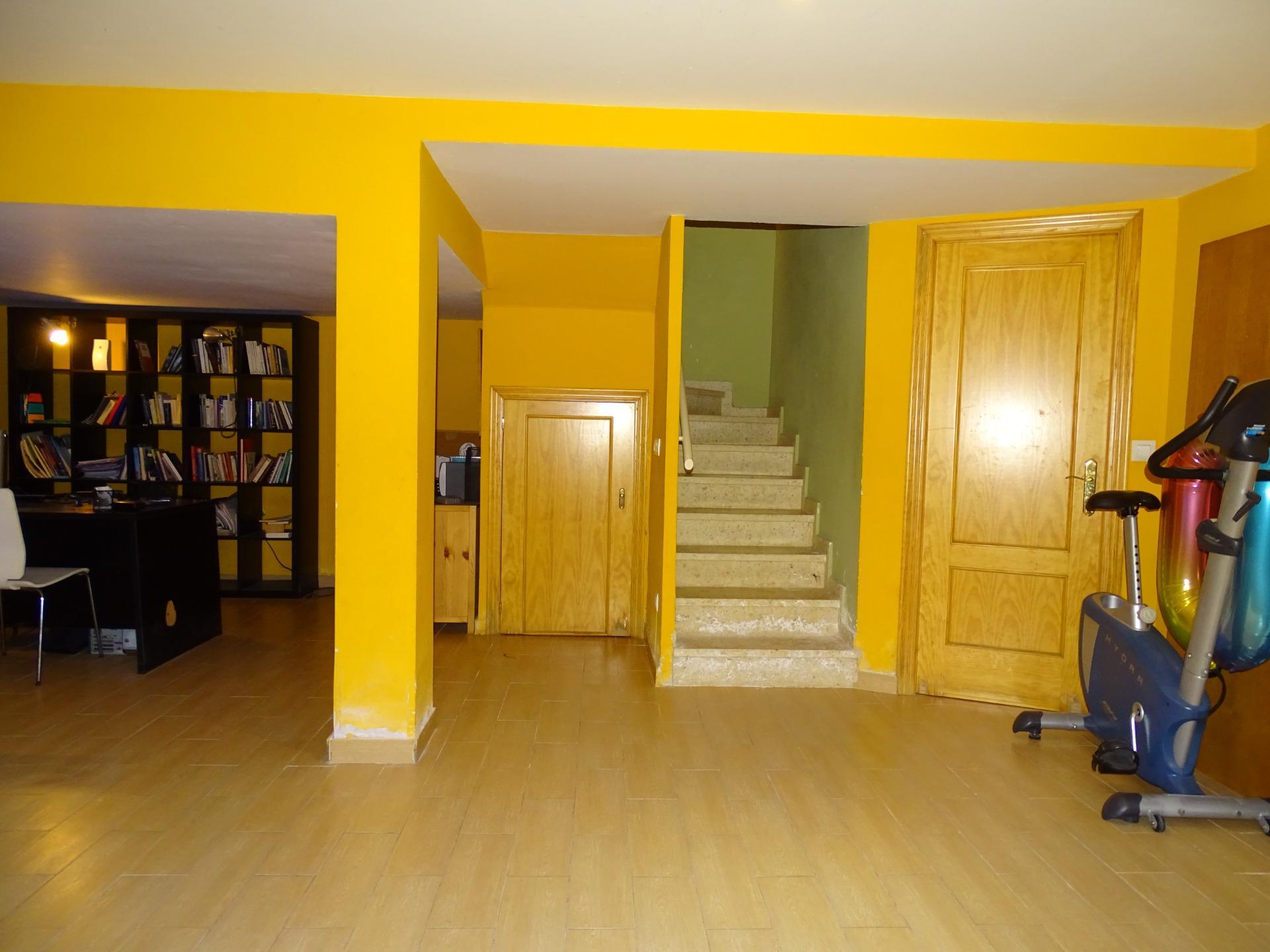 CASA ADOSADA EN VENTA (TOMARES)