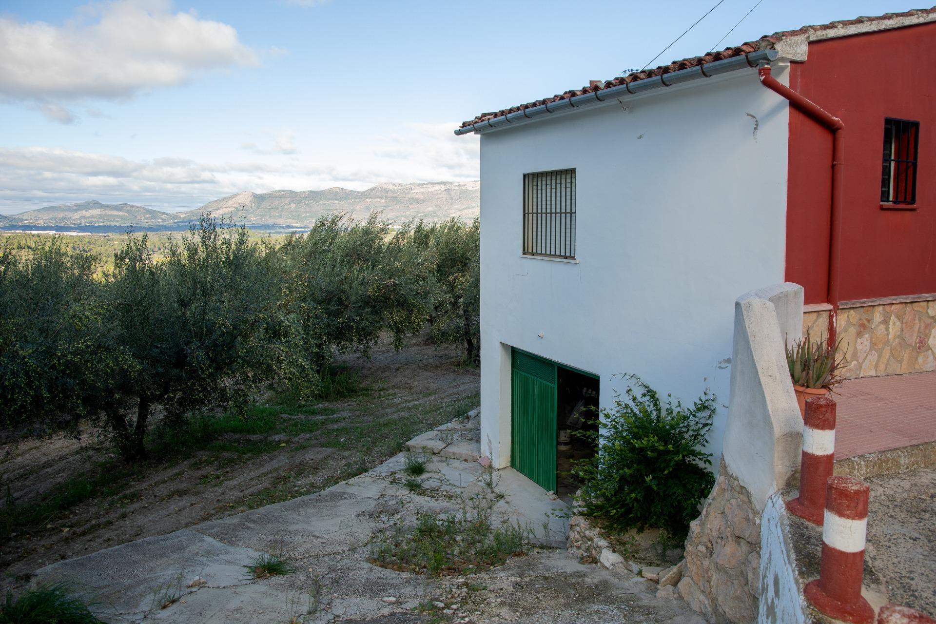 Fabulosa Casa de Pueblo en Entorno Idílico, en Benialfaqui.