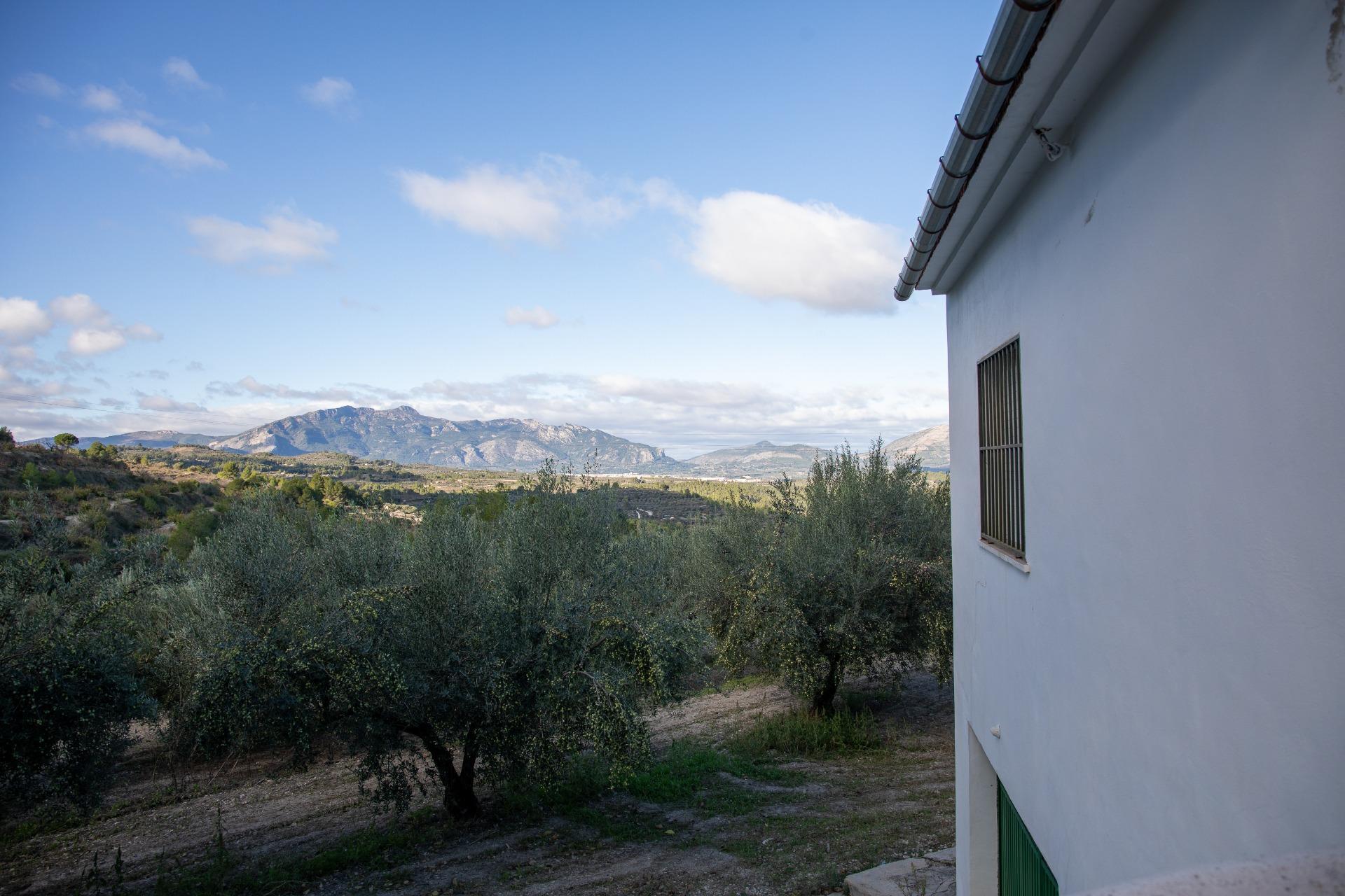 Fabulosa Casa de Pueblo en Entorno Idílico, en Benialfaqui.