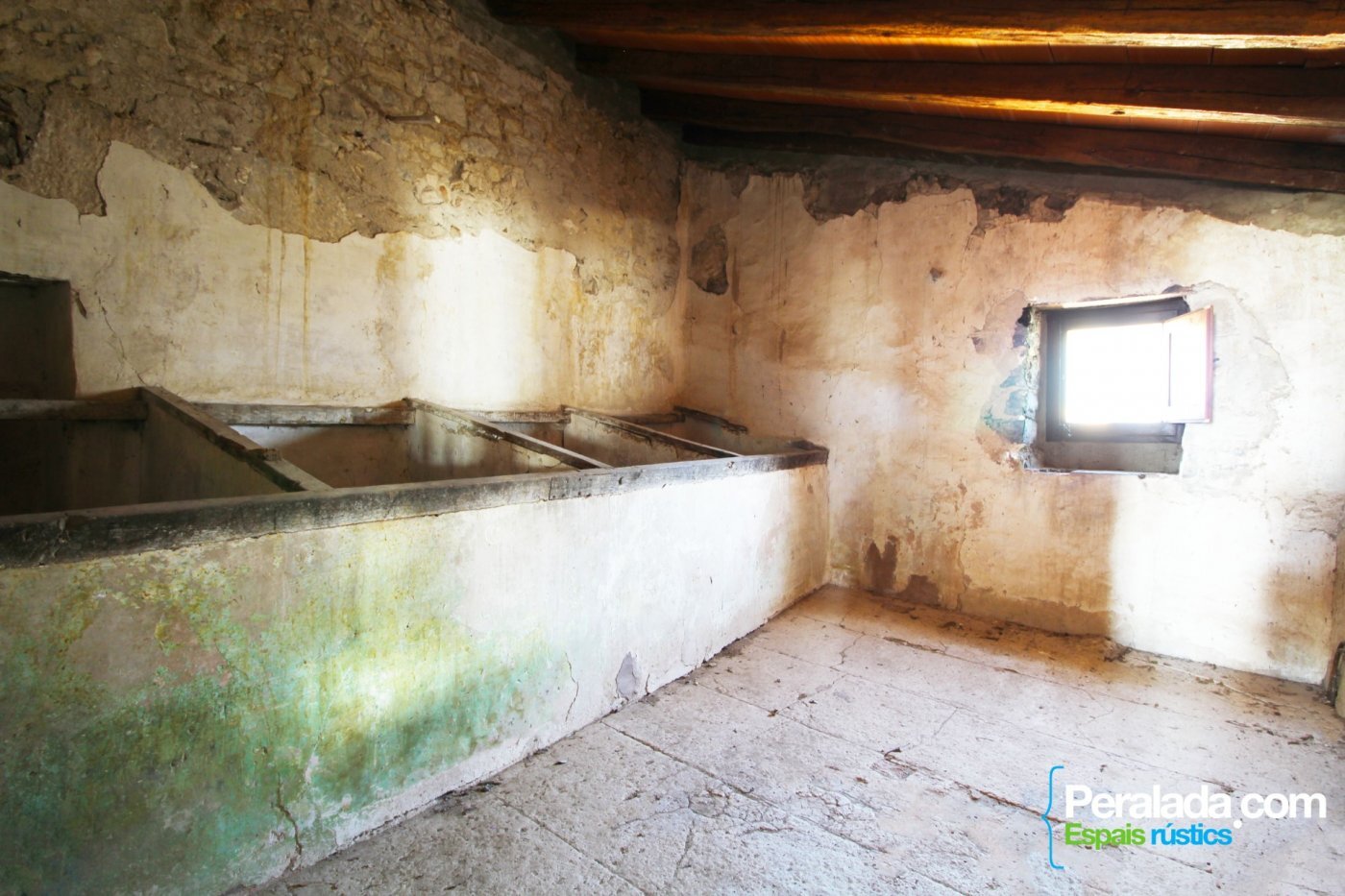 Imponente y robusta Masía más anexo, pajar, corrales y otras edificaciones en la Alta Garrotxa