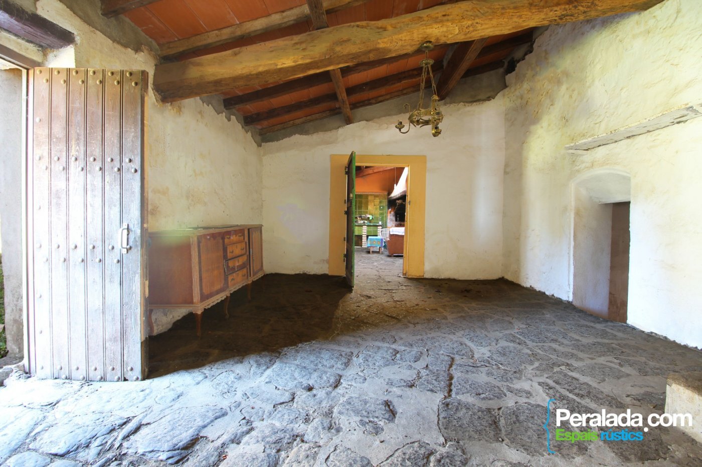 Imponente y robusta Masía más anexo, pajar, corrales y otras edificaciones en la Alta Garrotxa