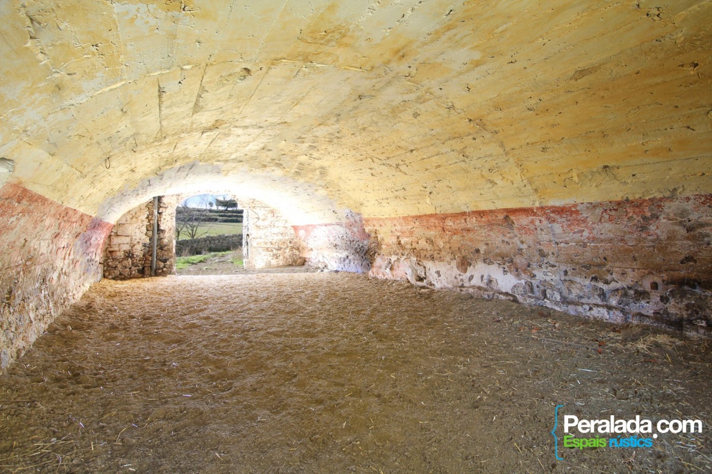 Imponente y robusta Masía más anexo, pajar, corrales y otras edificaciones en la Alta Garrotxa