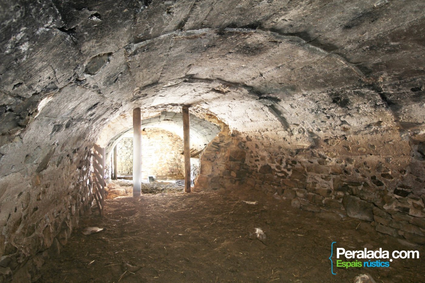 Imponente y robusta Masía más anexo, pajar, corrales y otras edificaciones en la Alta Garrotxa