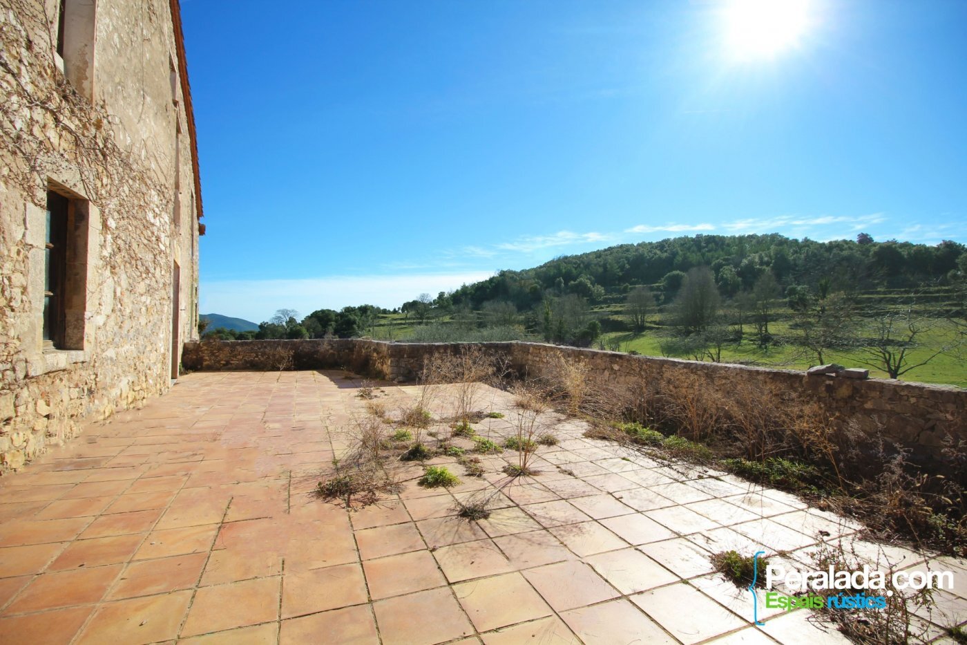Imponente y robusta Masía más anexo, pajar, corrales y otras edificaciones en la Alta Garrotxa