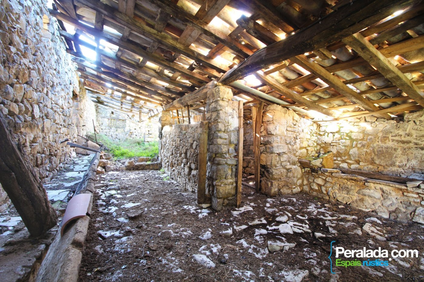 Imponente y robusta Masía más anexo, pajar, corrales y otras edificaciones en la Alta Garrotxa