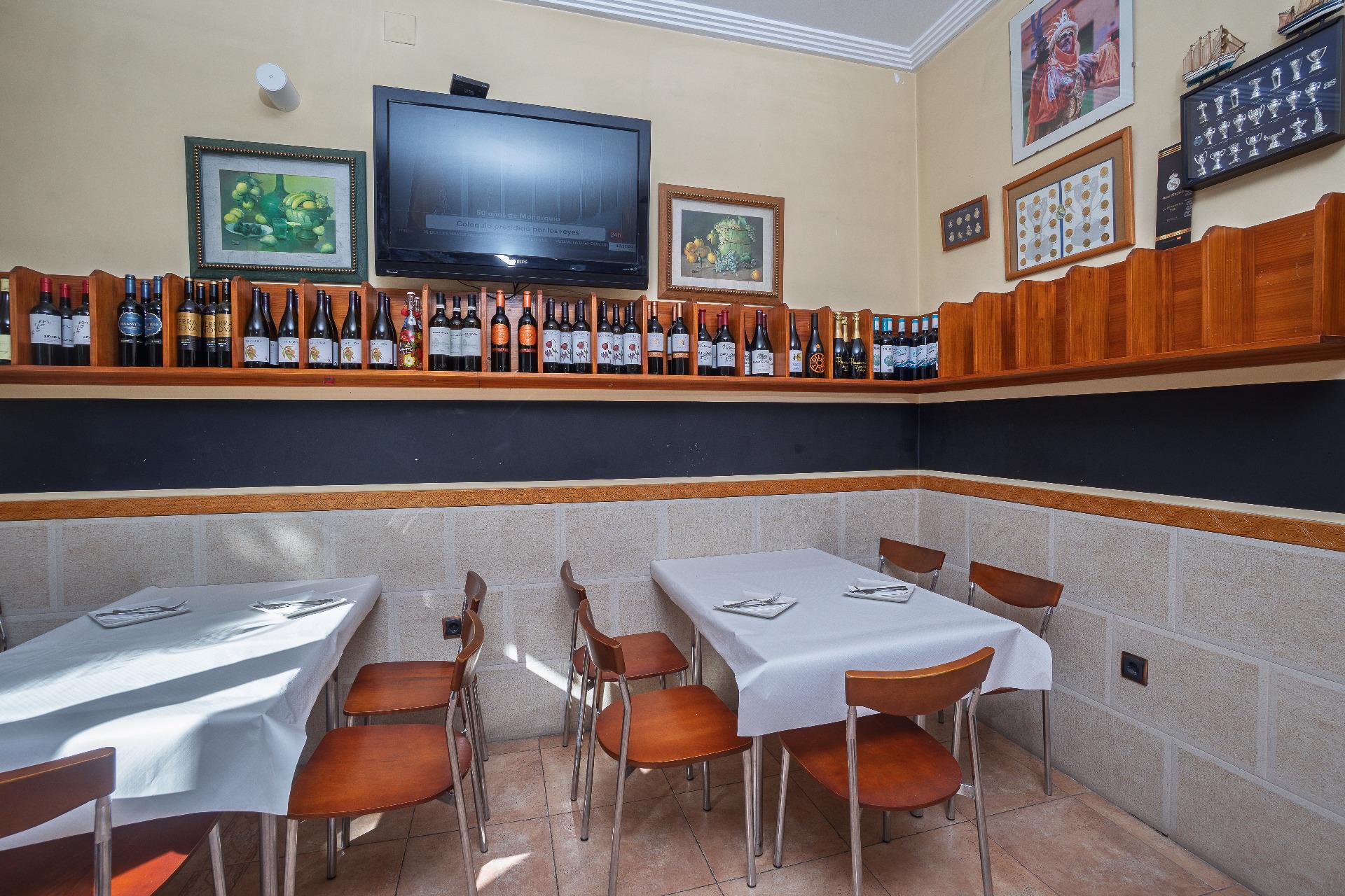 ¡Gran Oportunidad! Bar Restaurante en el Corazón de PAU 2