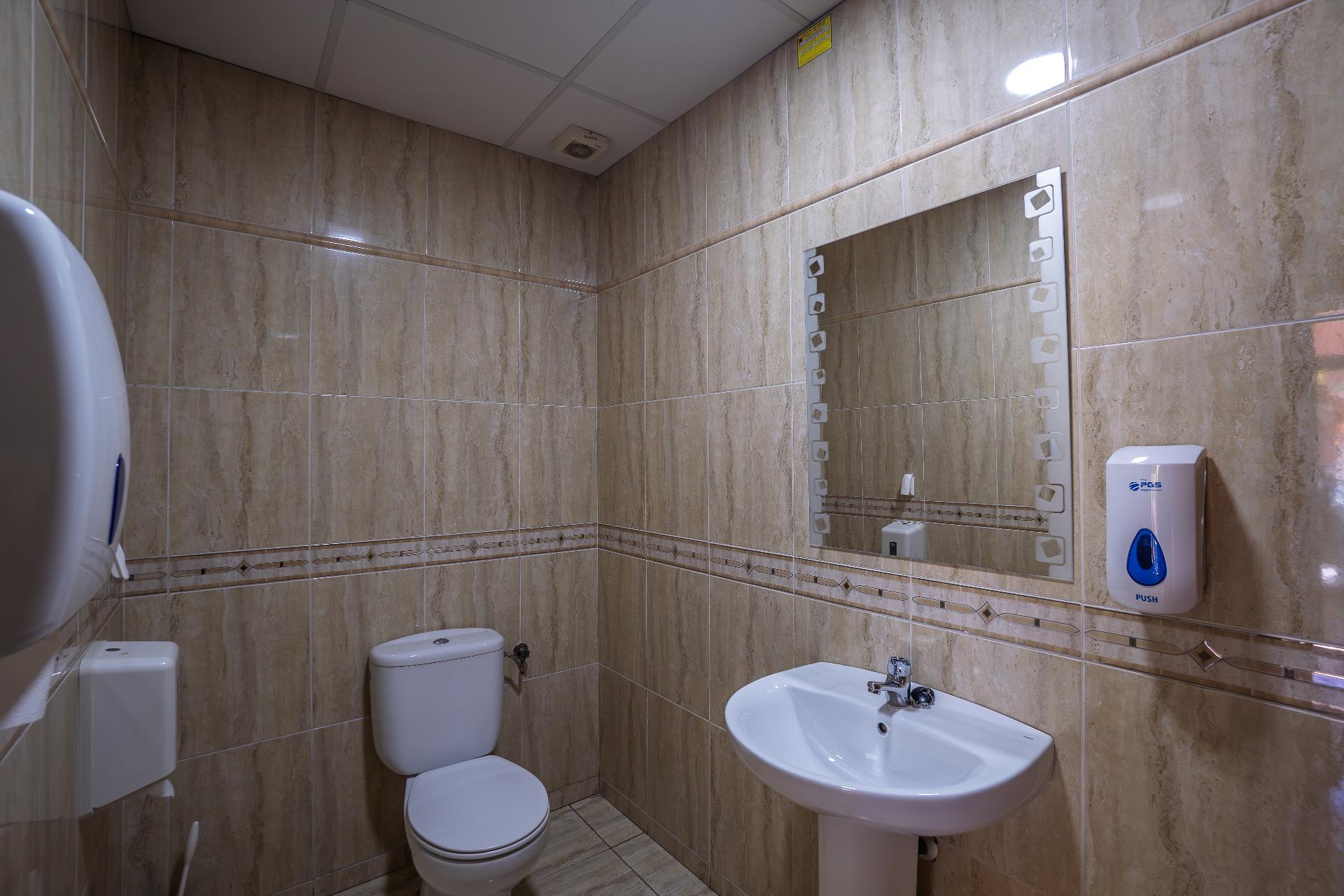 ¡Gran Oportunidad! Bar Restaurante en el Corazón de PAU 2