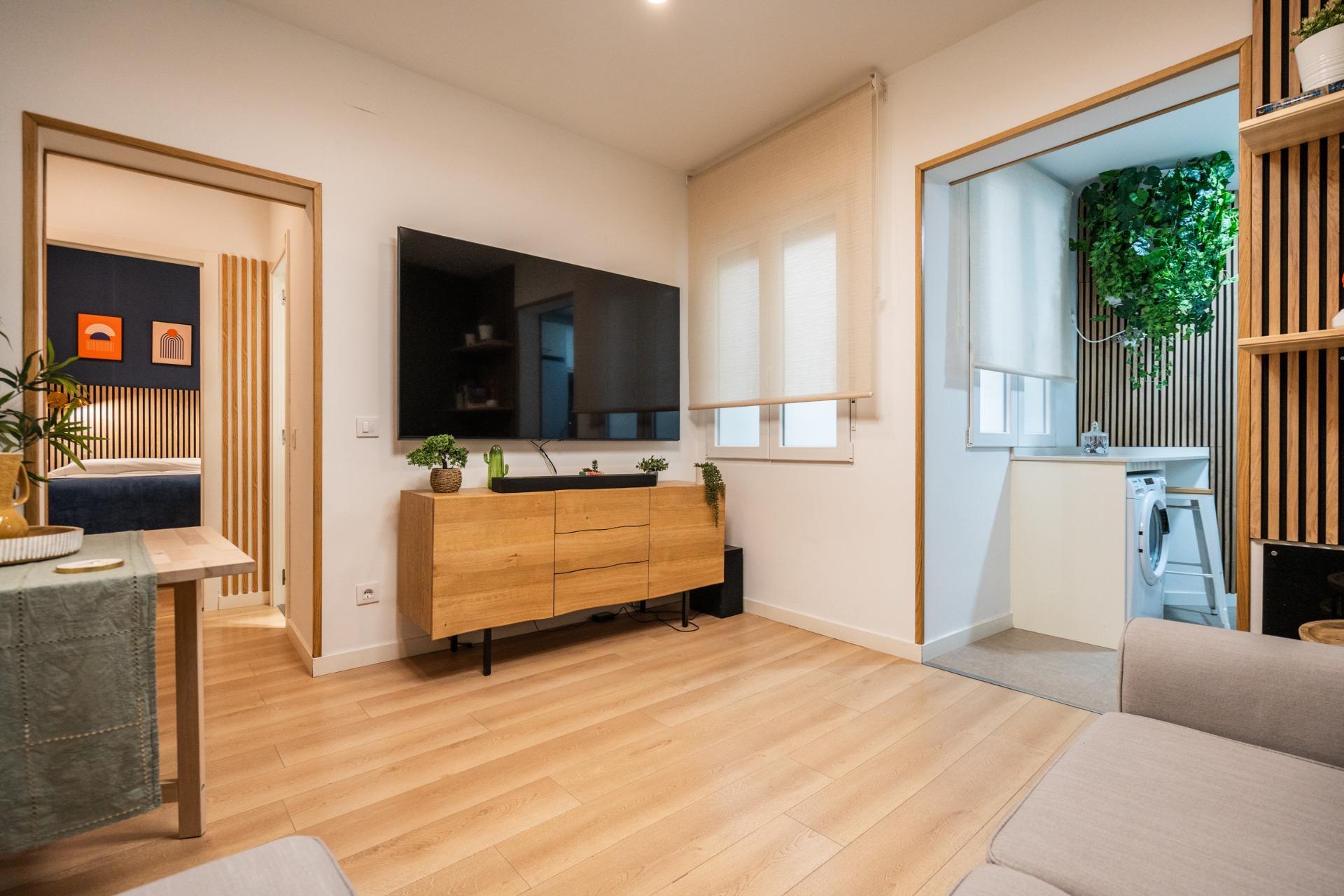 ^**^PRECIOSO PISO TOTALMENTE REFORMADO EN LA CALLE ADUANA, MADRID^**^ En pleno corazón de Madrid, en la emblemática calle Aduana, presentamos este acogedor piso completamente reformado que combina