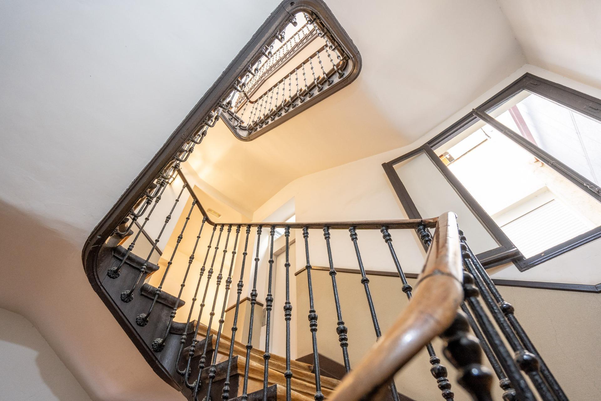 ^**^PRECIOSO PISO TOTALMENTE REFORMADO EN LA CALLE ADUANA, MADRID^**^ En pleno corazón de Madrid, en la emblemática calle Aduana, presentamos este acogedor piso completamente reformado que combina