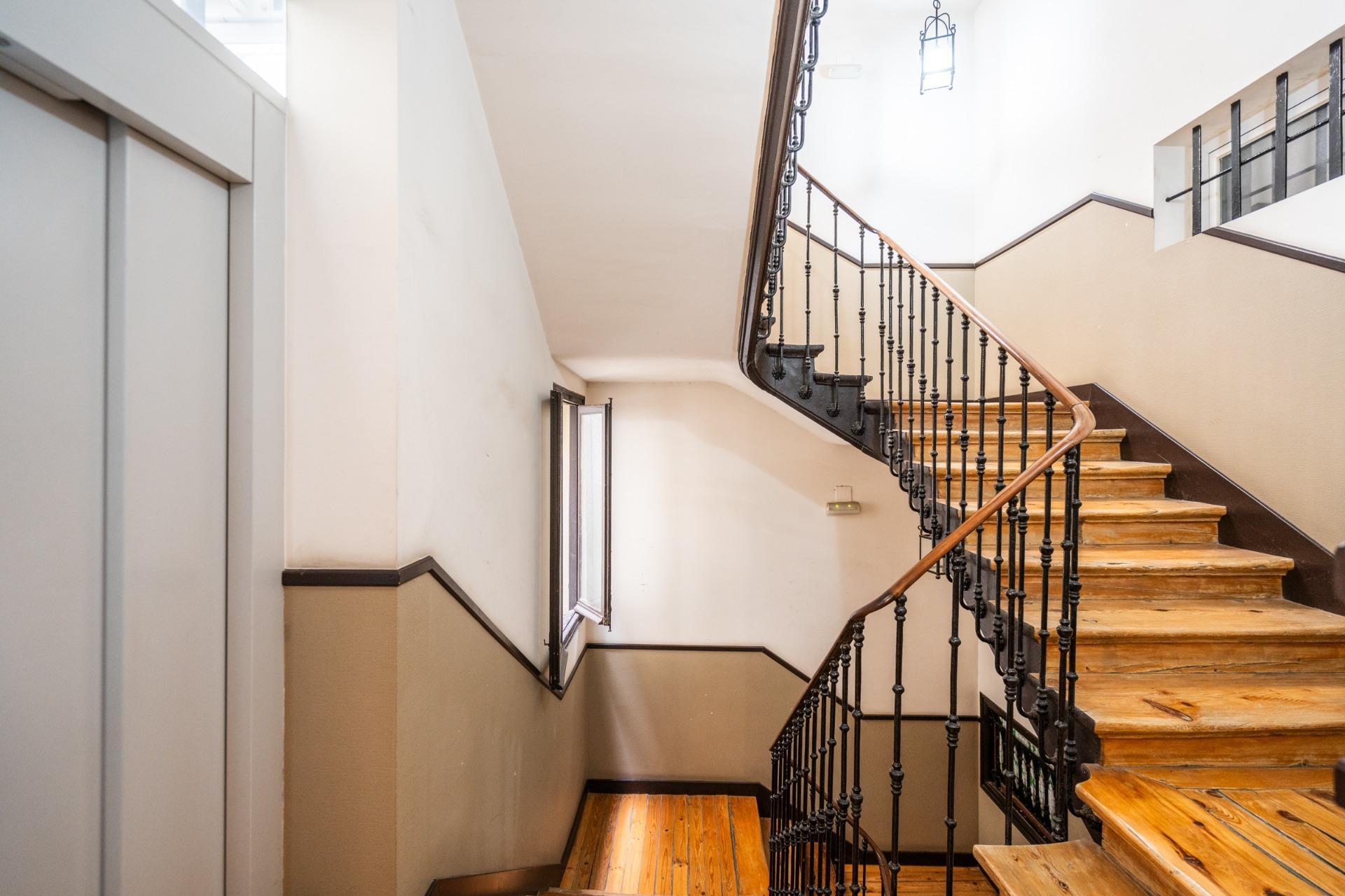 ^**^PRECIOSO PISO TOTALMENTE REFORMADO EN LA CALLE ADUANA, MADRID^**^ En pleno corazón de Madrid, en la emblemática calle Aduana, presentamos este acogedor piso completamente reformado que combina