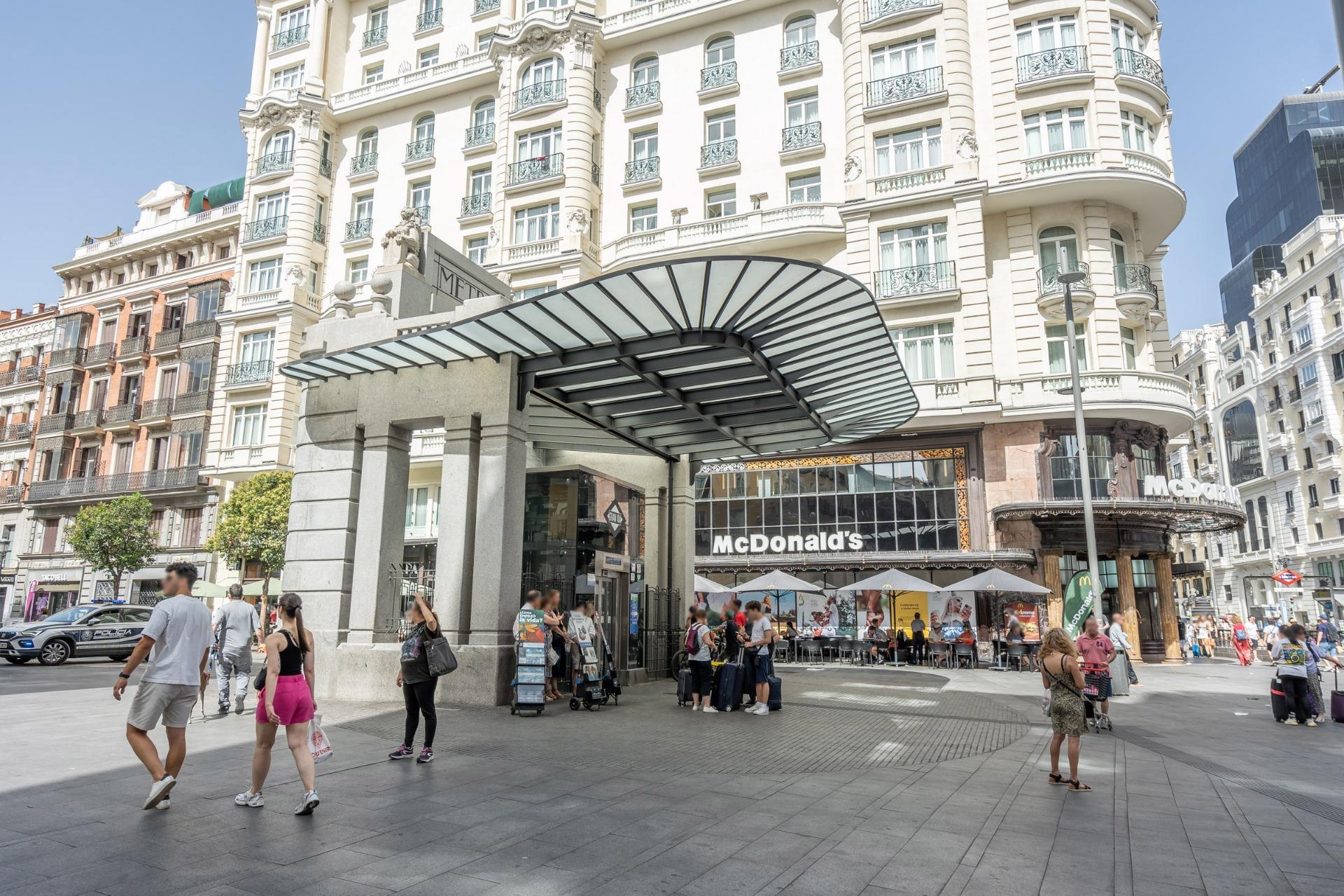 ^**^PRECIOSO PISO TOTALMENTE REFORMADO EN LA CALLE ADUANA, MADRID^**^ En pleno corazón de Madrid, en la emblemática calle Aduana, presentamos este acogedor piso completamente reformado que combina