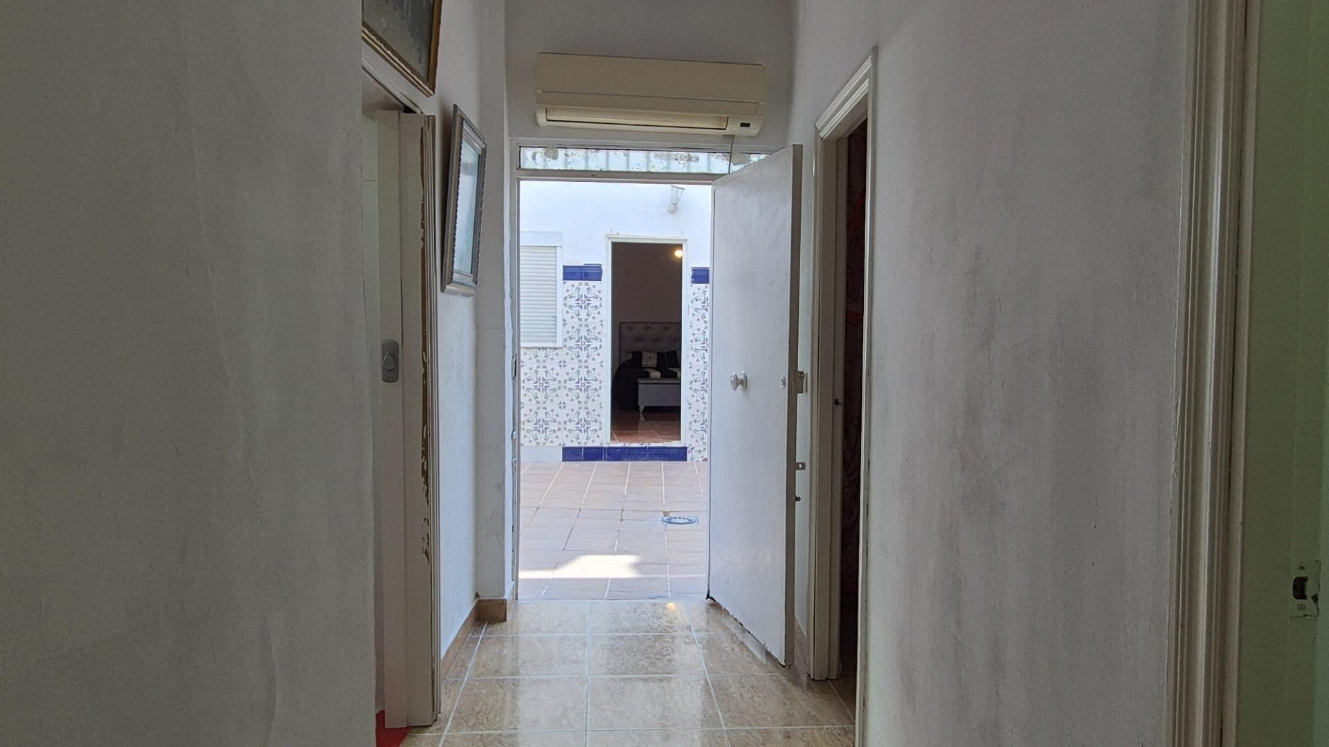 Planta Baja en el Cabanyal con gran Patio: ¡Tu Espacio para Barbacoas!