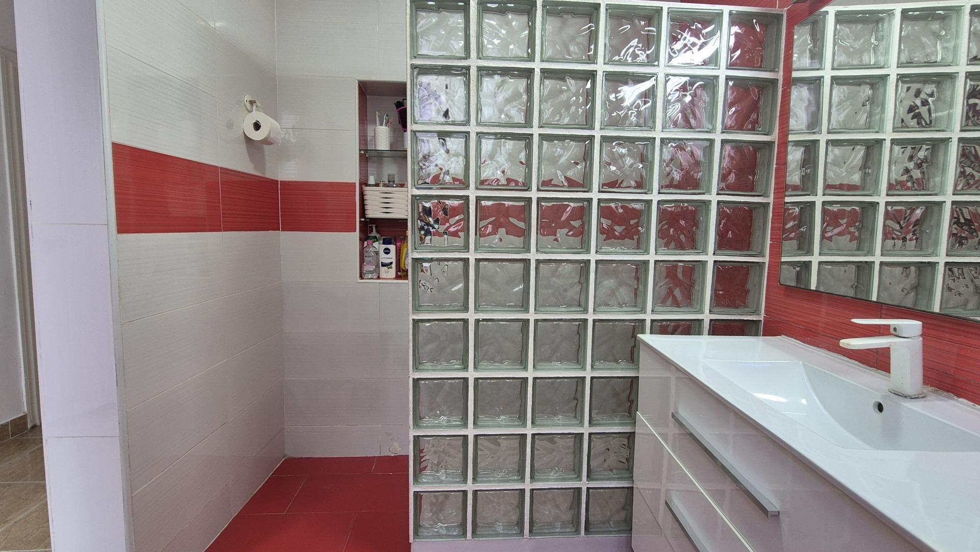 Planta Baja en el Cabanyal con gran Patio: ¡Tu Espacio para Barbacoas!